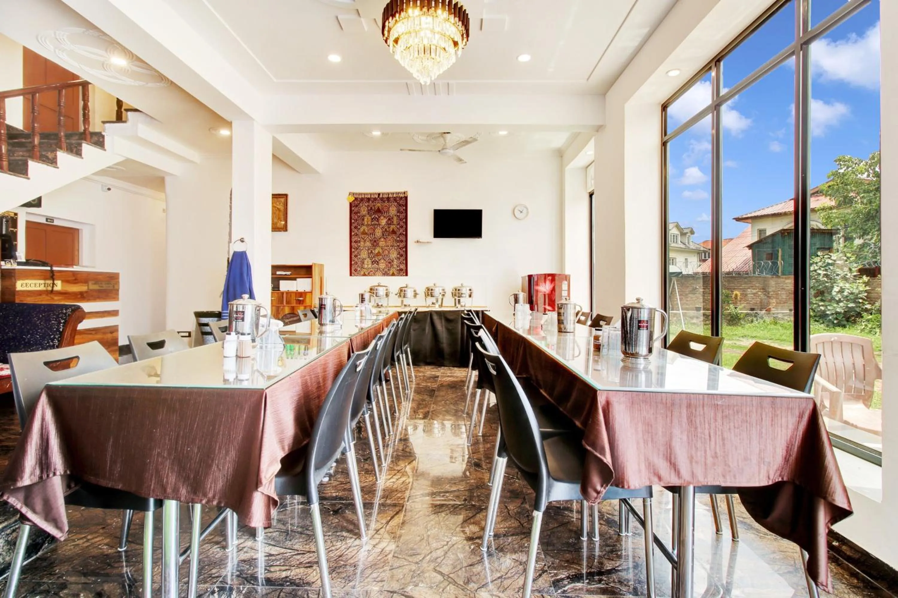 Dining area in Collection O Dal Lake