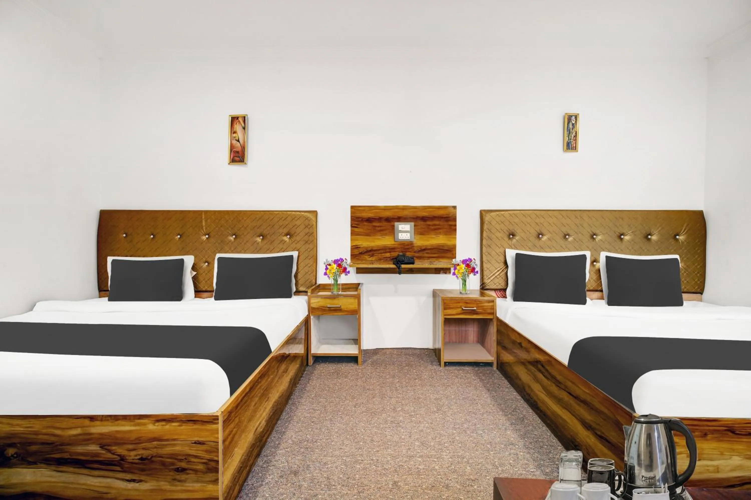 Bedroom, Bed in Collection O Dal Lake