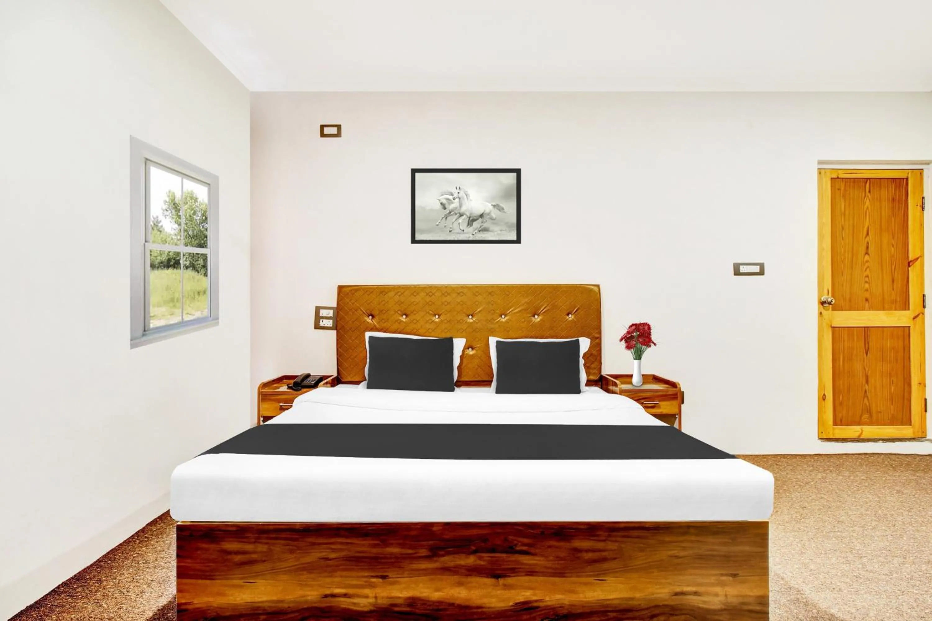 Bedroom, Bed in Collection O Dal Lake