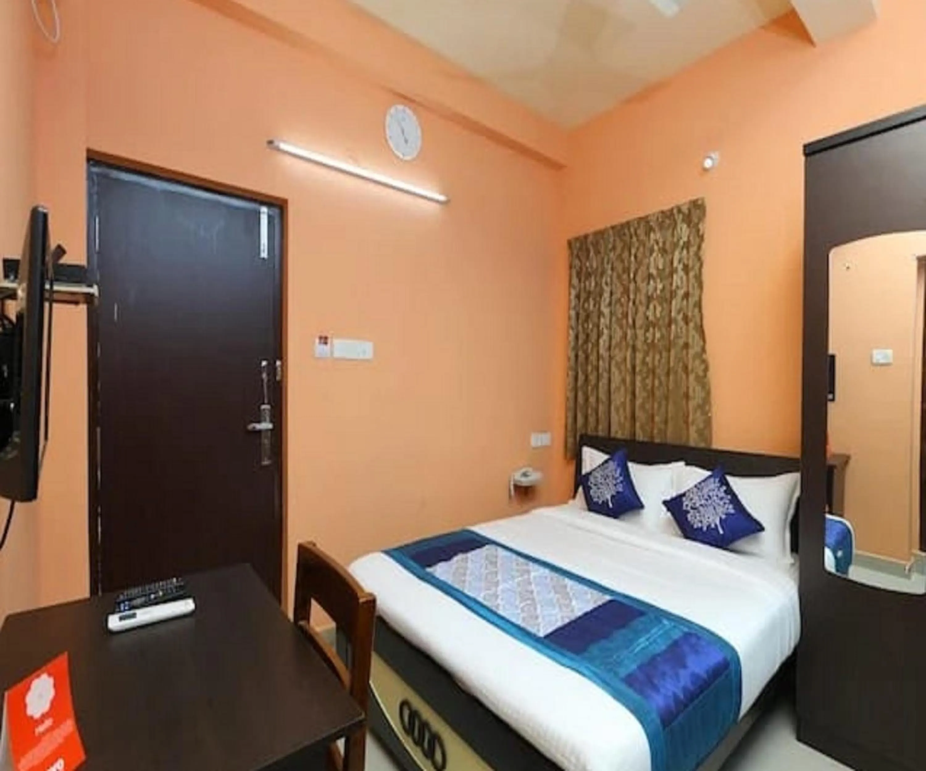 Photo of the whole room, Bed in ITs SOUTH EAST RESIDENCY