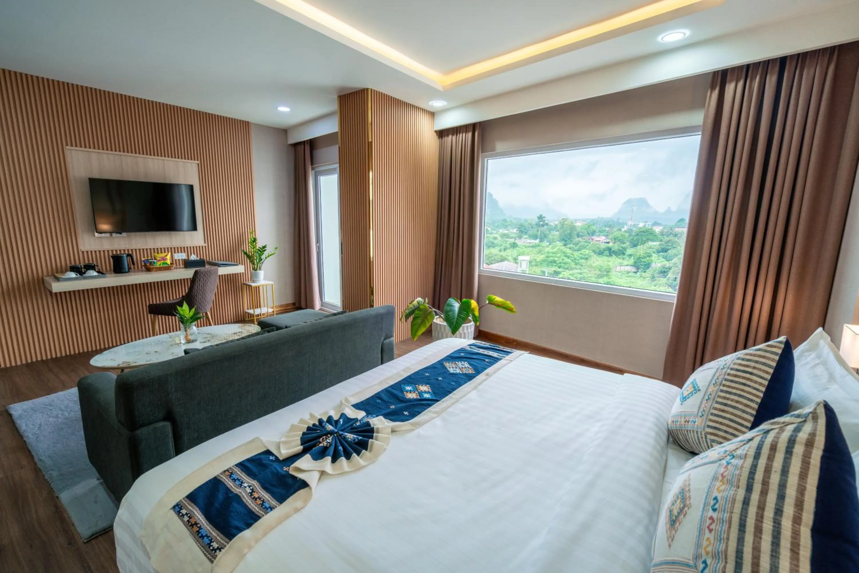 Communal lounge/ TV room, Bed in S Vangvieng Boutique Hotel