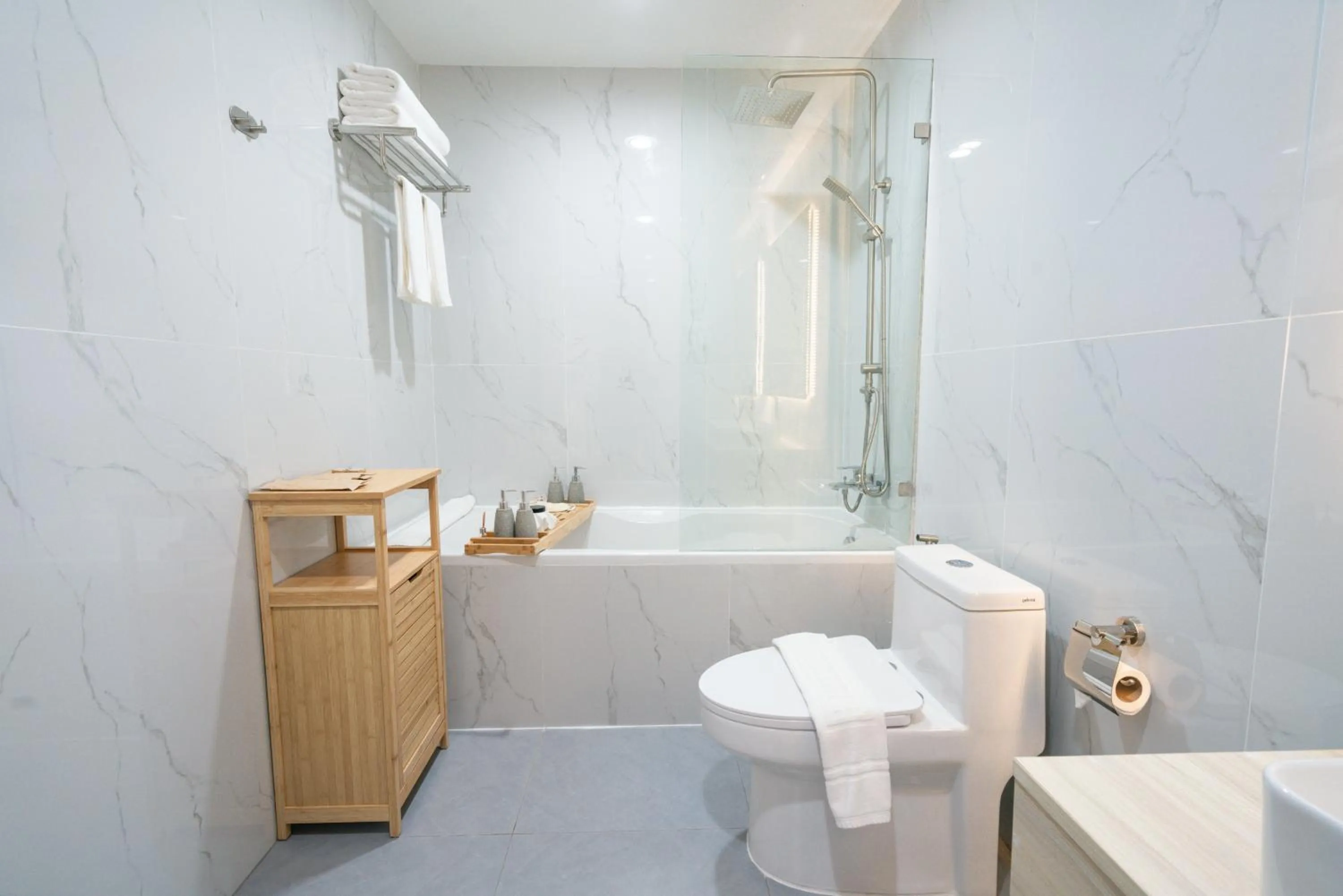 Shower in S Vangvieng Boutique Hotel