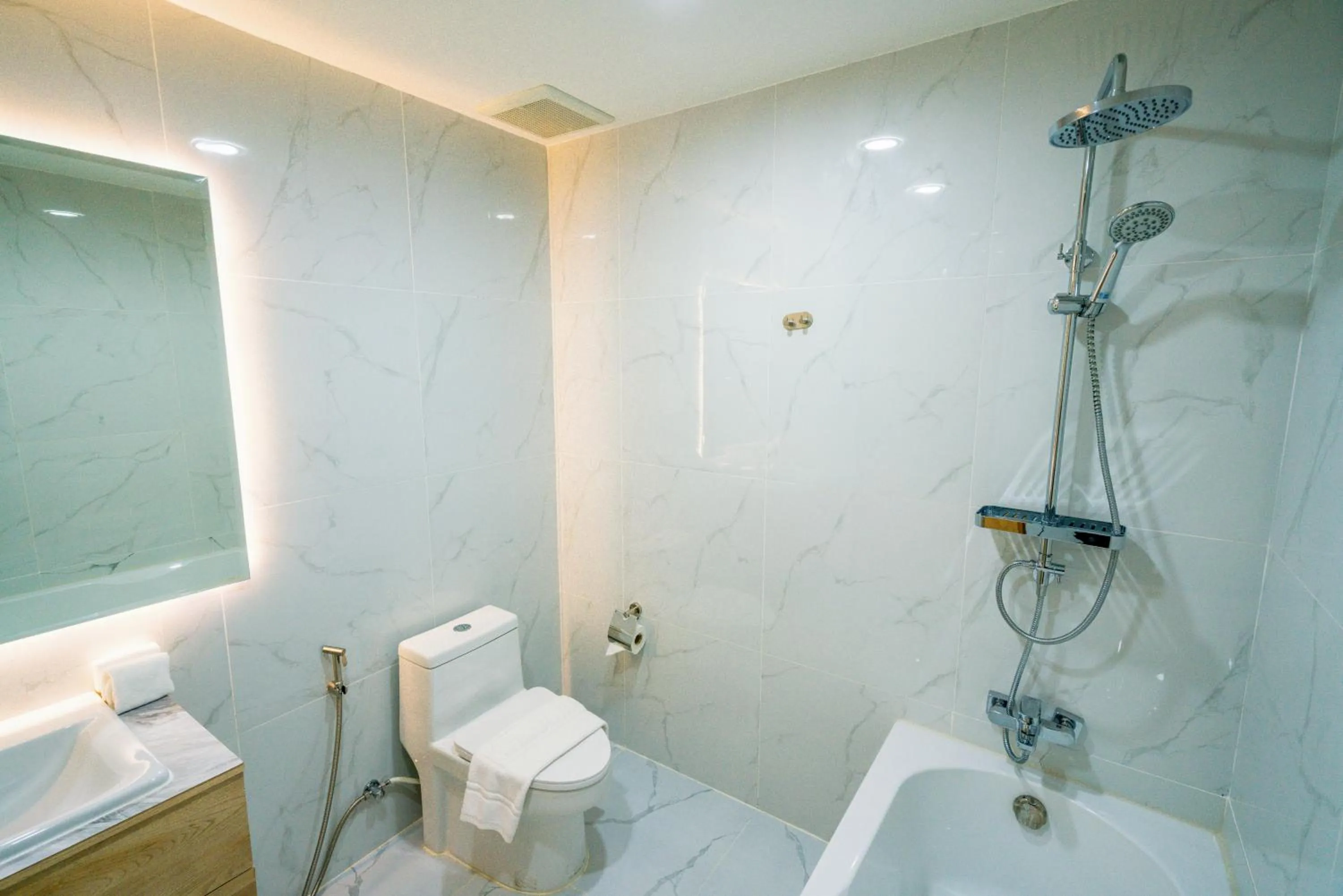 Shower in S Vangvieng Boutique Hotel