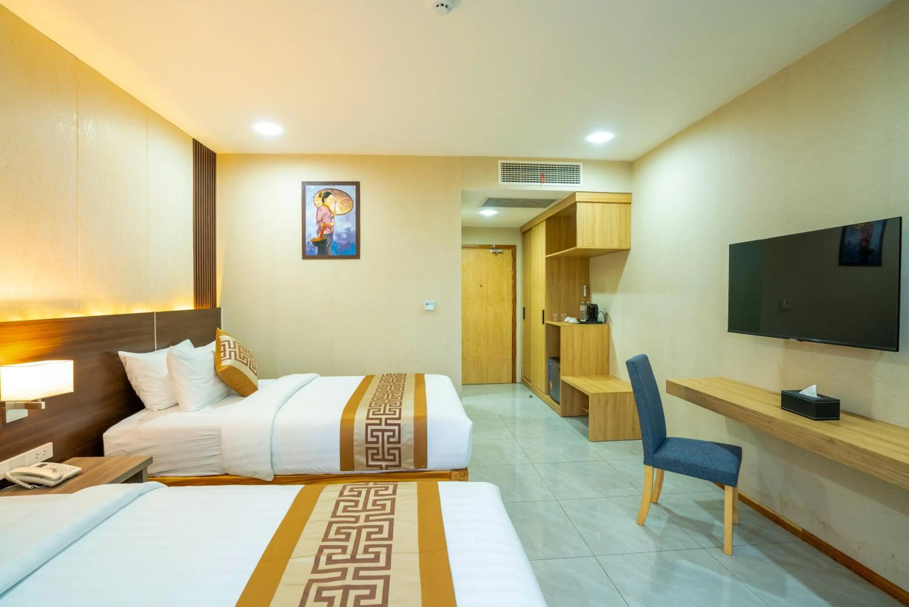 Communal lounge/ TV room, Bed in S Vangvieng Boutique Hotel