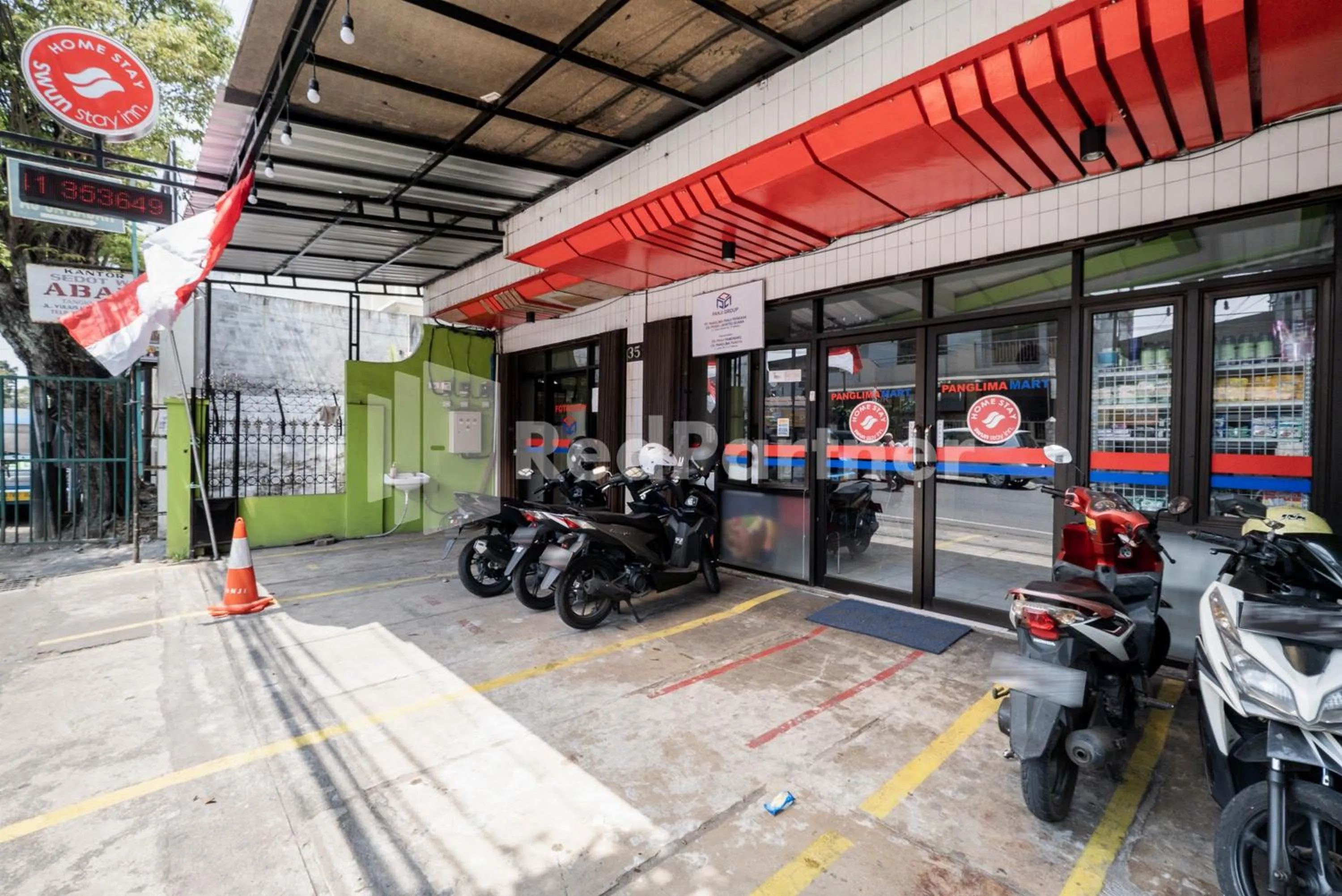 Parking in Swun Stay Inn At Sawahan Mitra RedDoorz