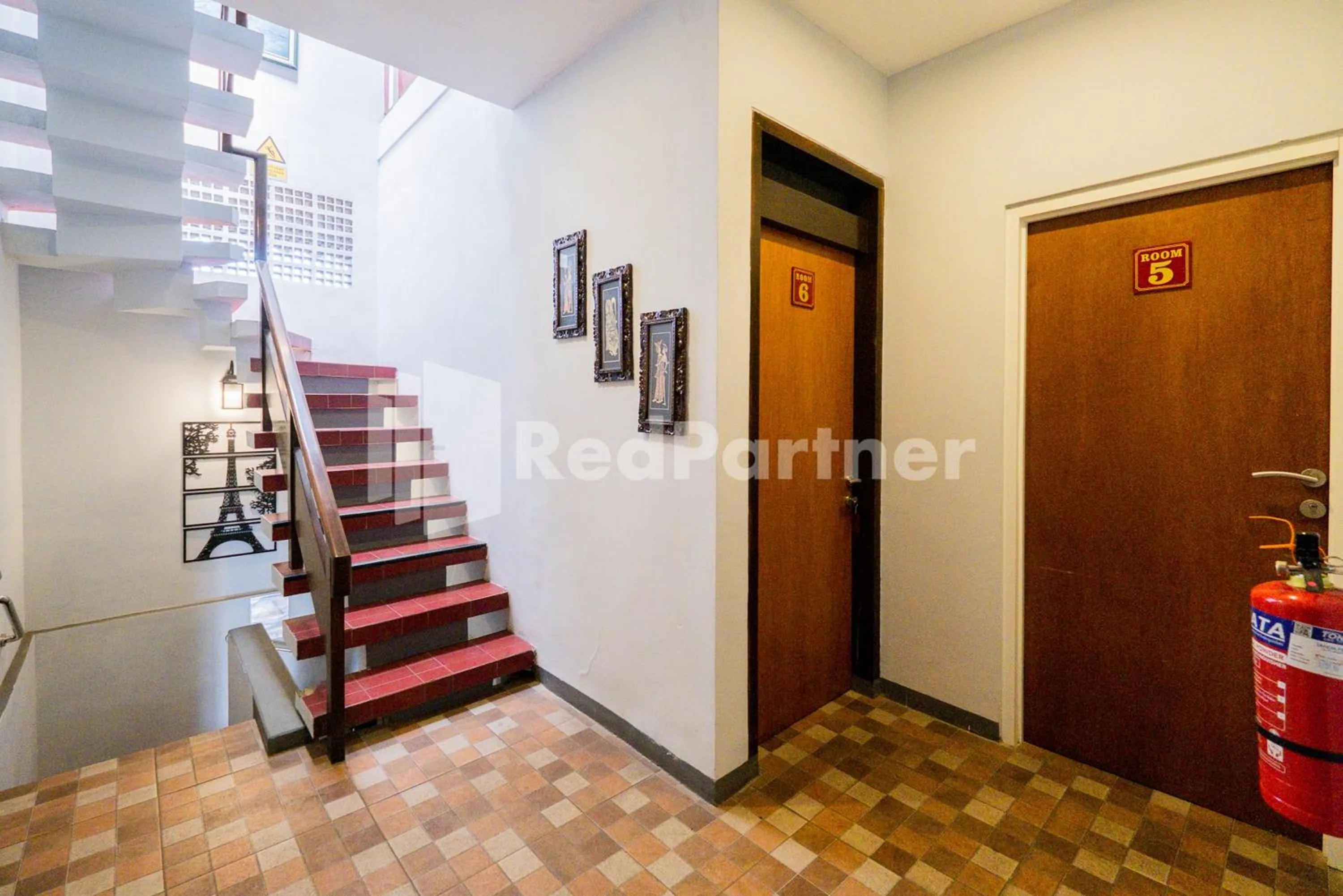 Property building in Swun Stay Inn At Sawahan Mitra RedDoorz