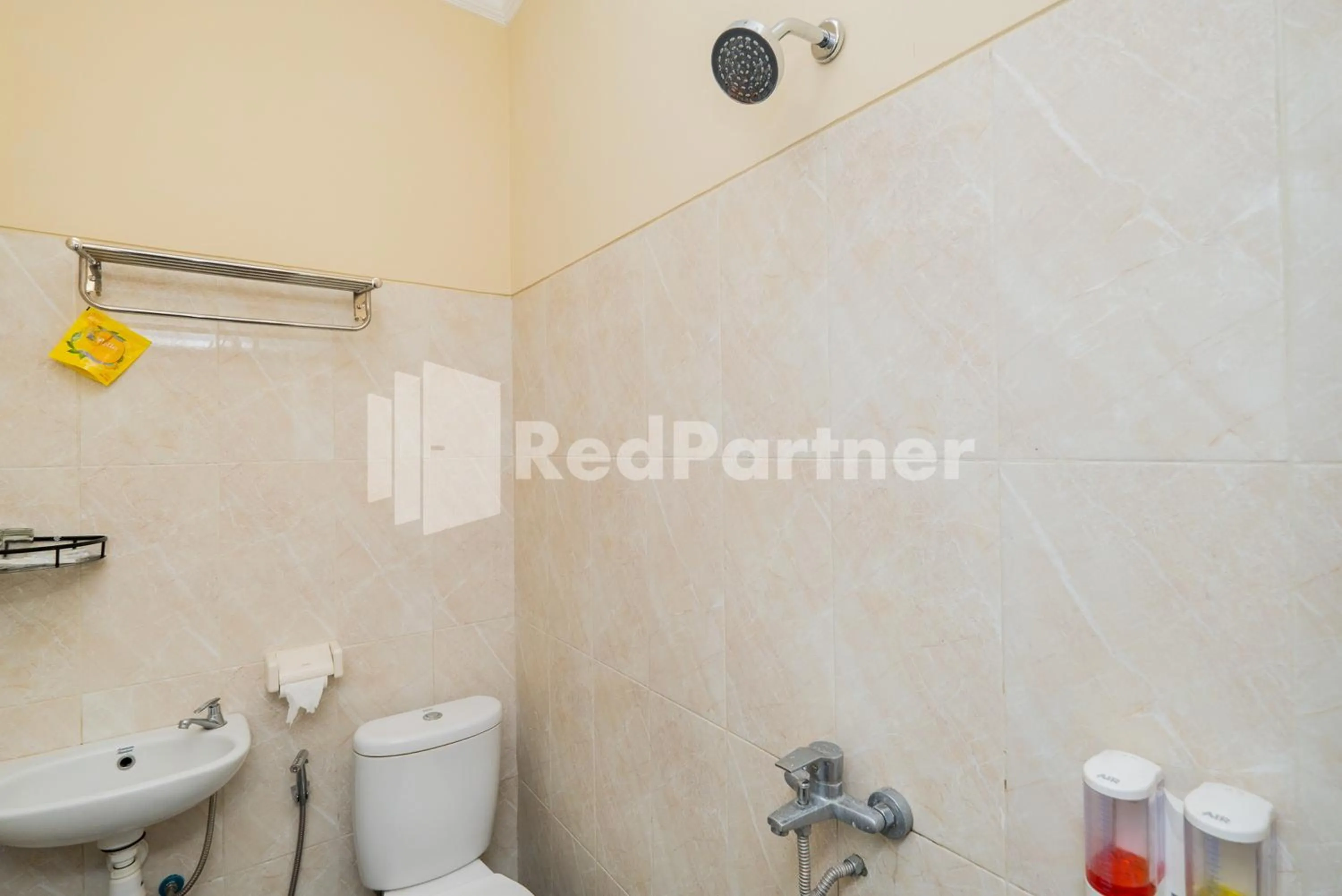 Bathroom in Swun Stay Inn At Sawahan Mitra RedDoorz