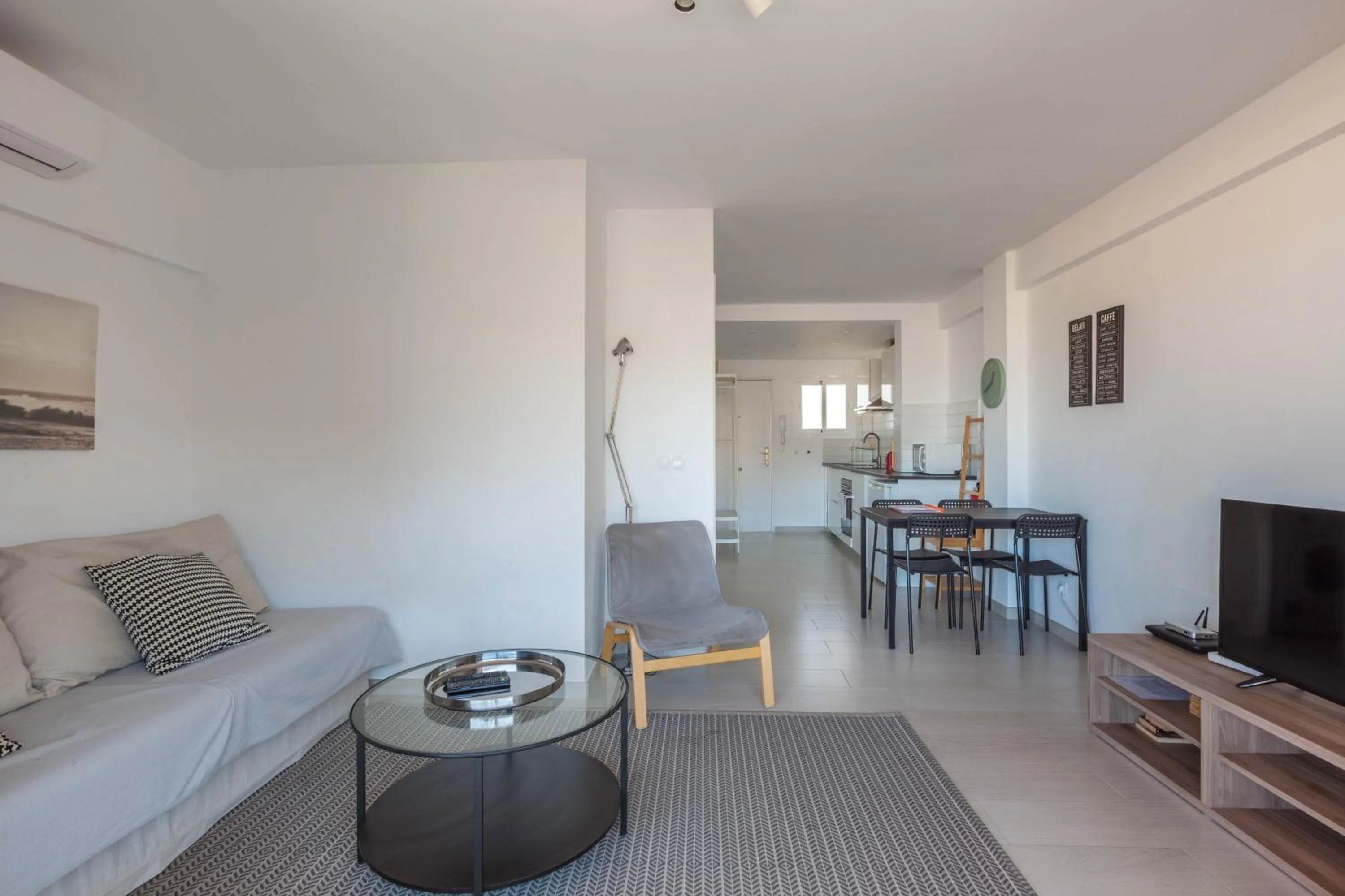 Central apt with balcony by Costarentals - Ref 92