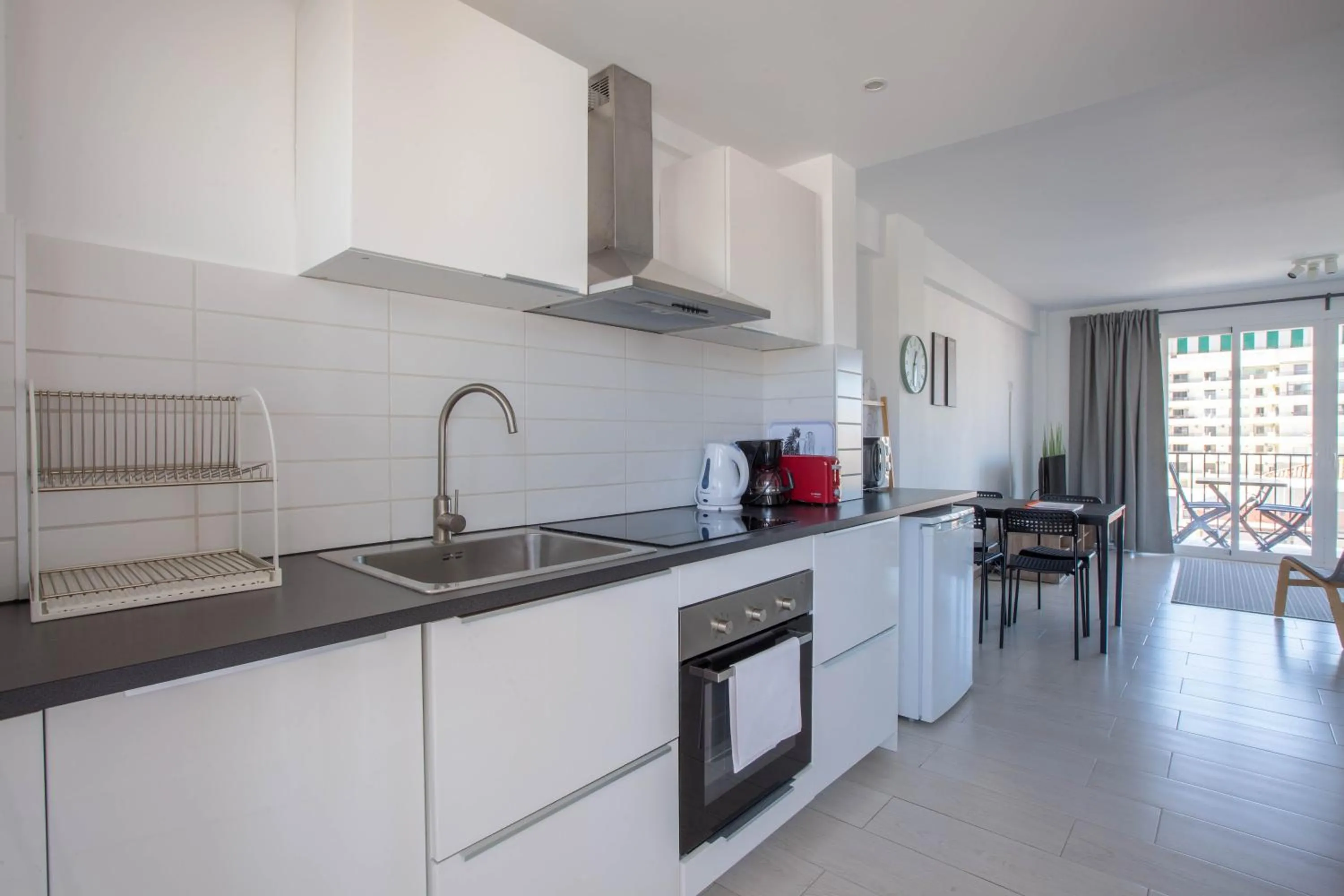 Central apt with balcony by Costarentals - Ref 92