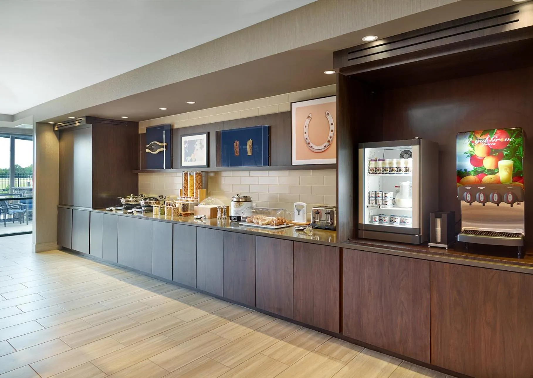 Restaurant/places to eat in SpringHill Suites by Marriott Franklin Mint