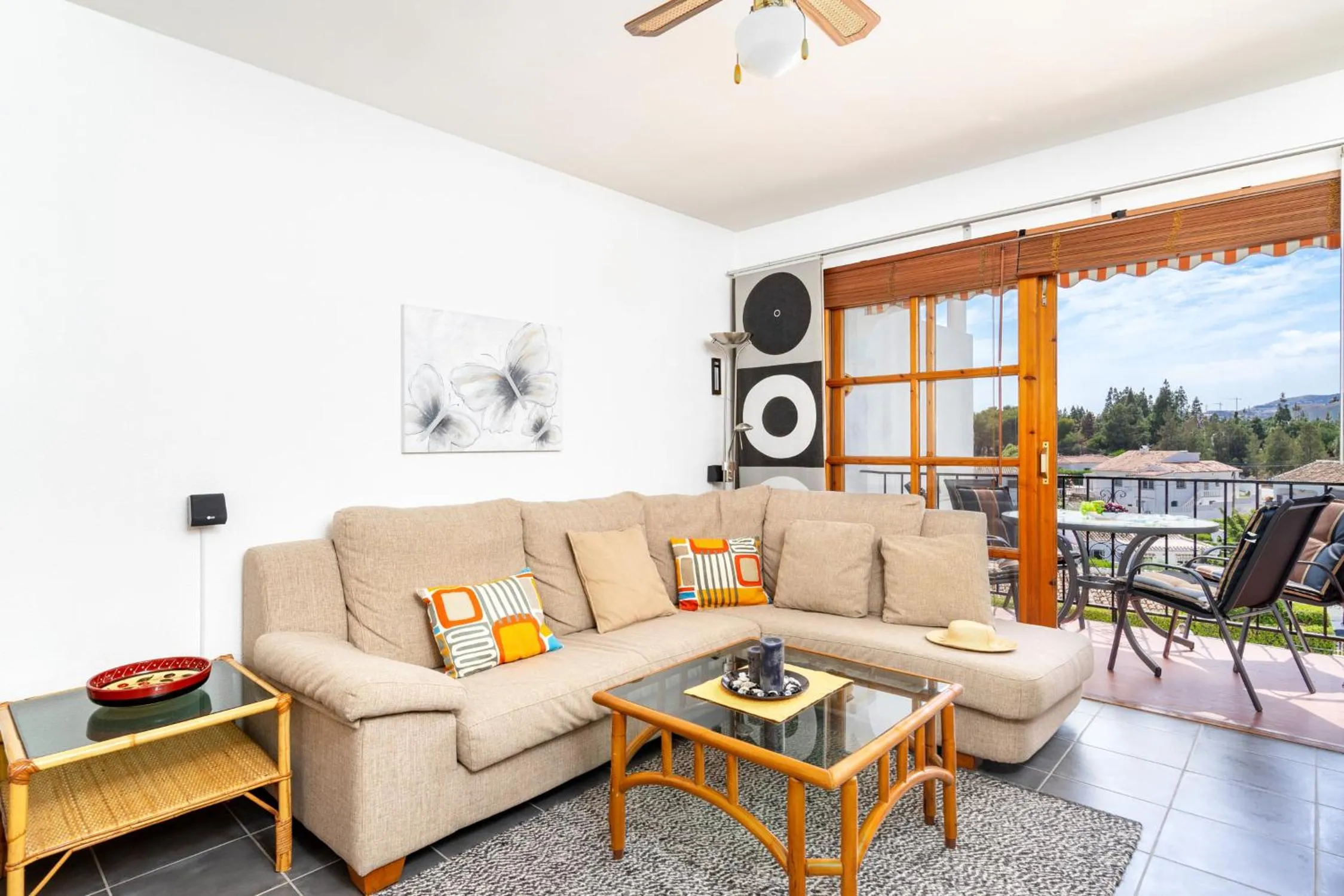 Lovely Apt with Pool by Costarentals - Ref 07