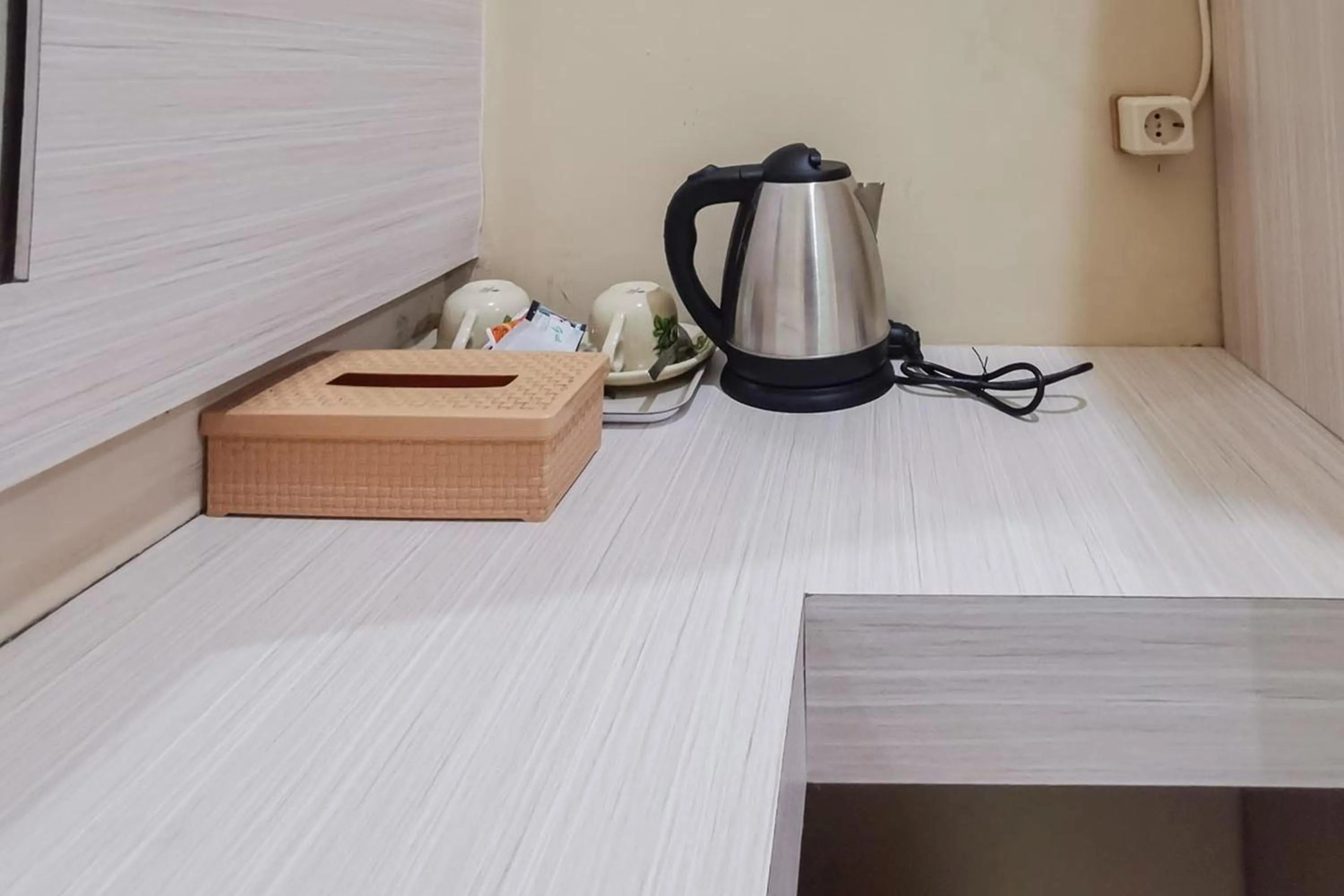 Coffee/tea facilities in RedDoorz near Pantai Pancer Door Pacitan