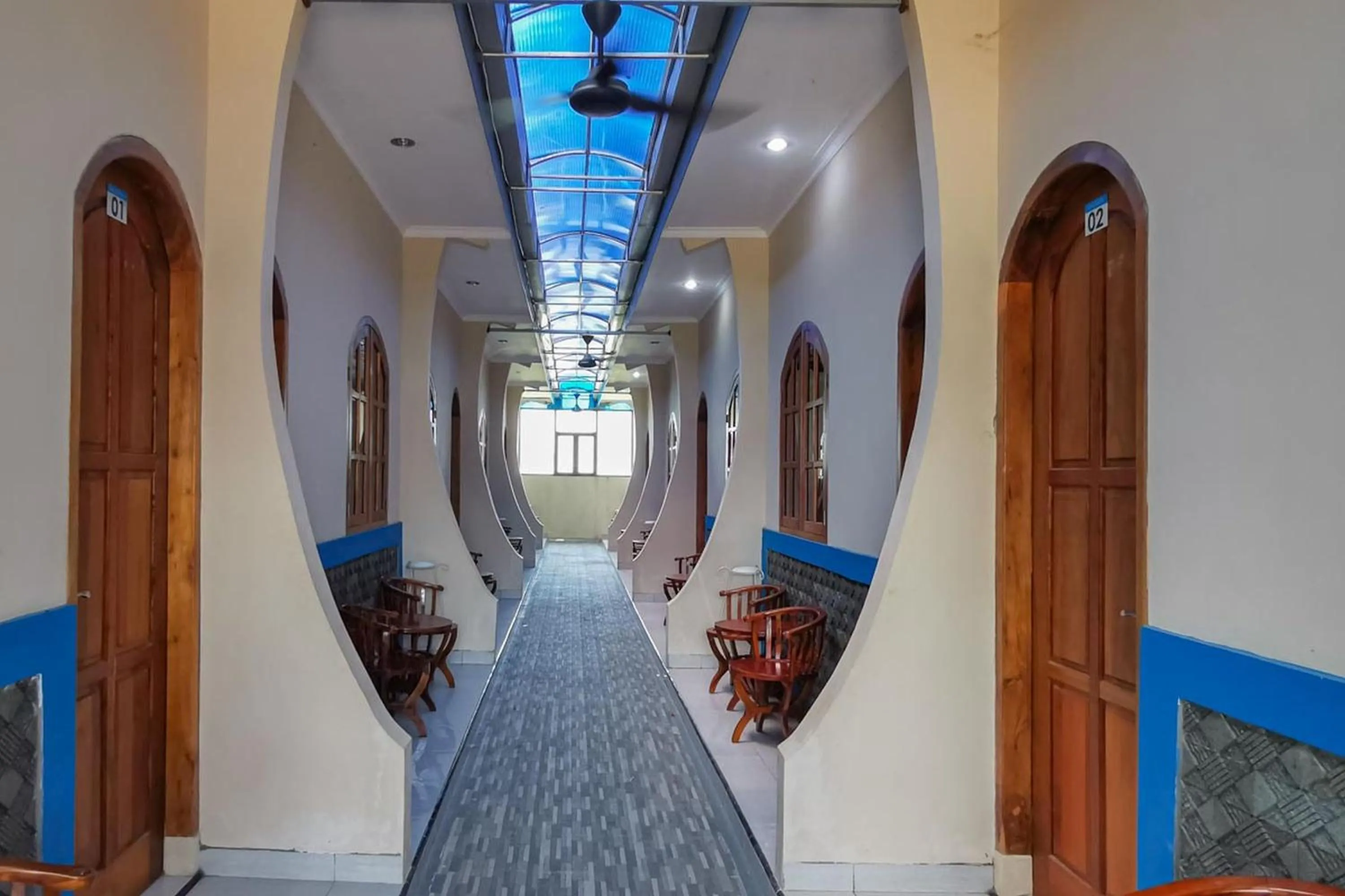 Seating area in RedDoorz near Pantai Pancer Door Pacitan