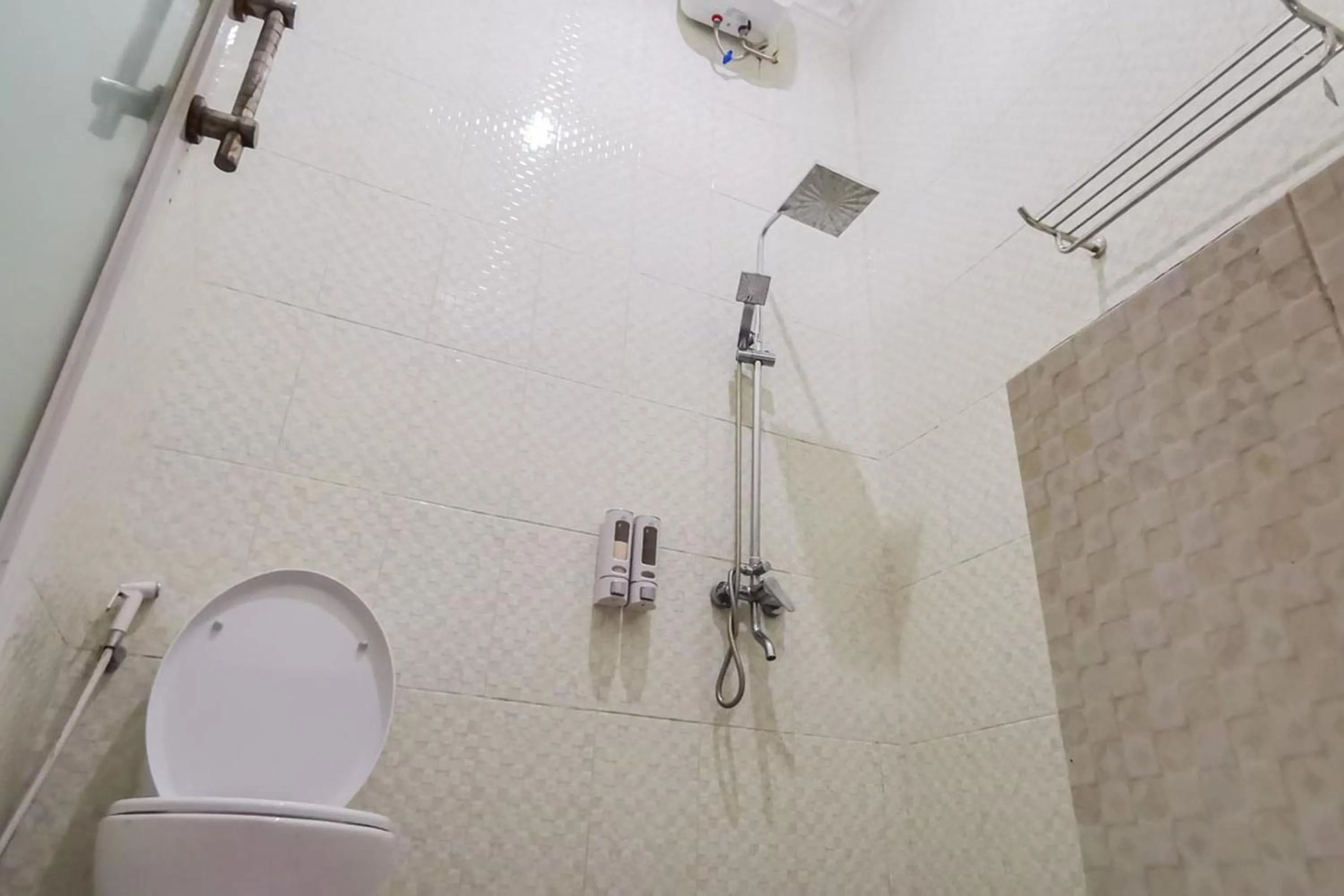 Bathroom in RedDoorz near Pantai Pancer Door Pacitan