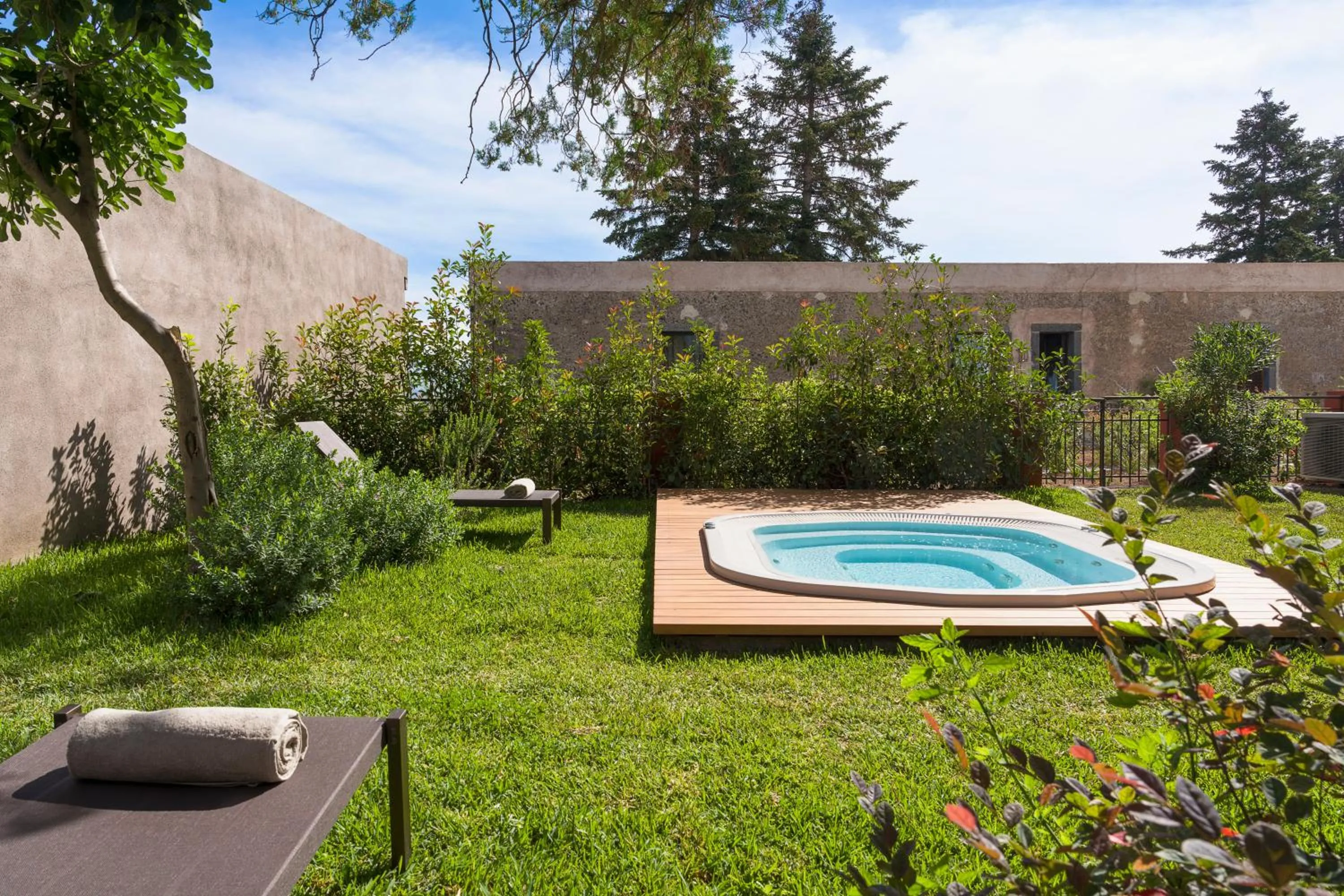 Hot Tub in Dimora Cottanera