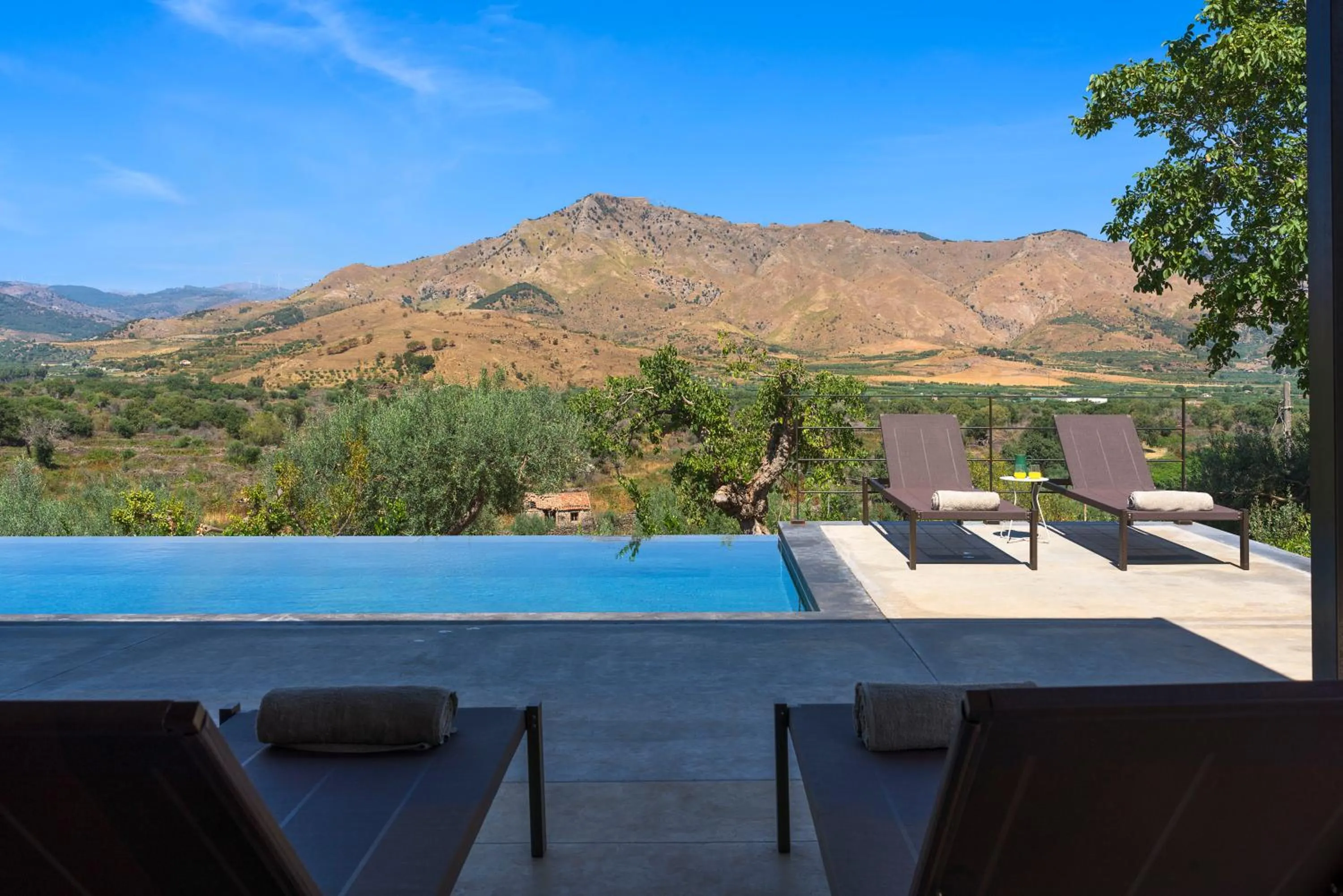 Swimming pool in Dimora Cottanera