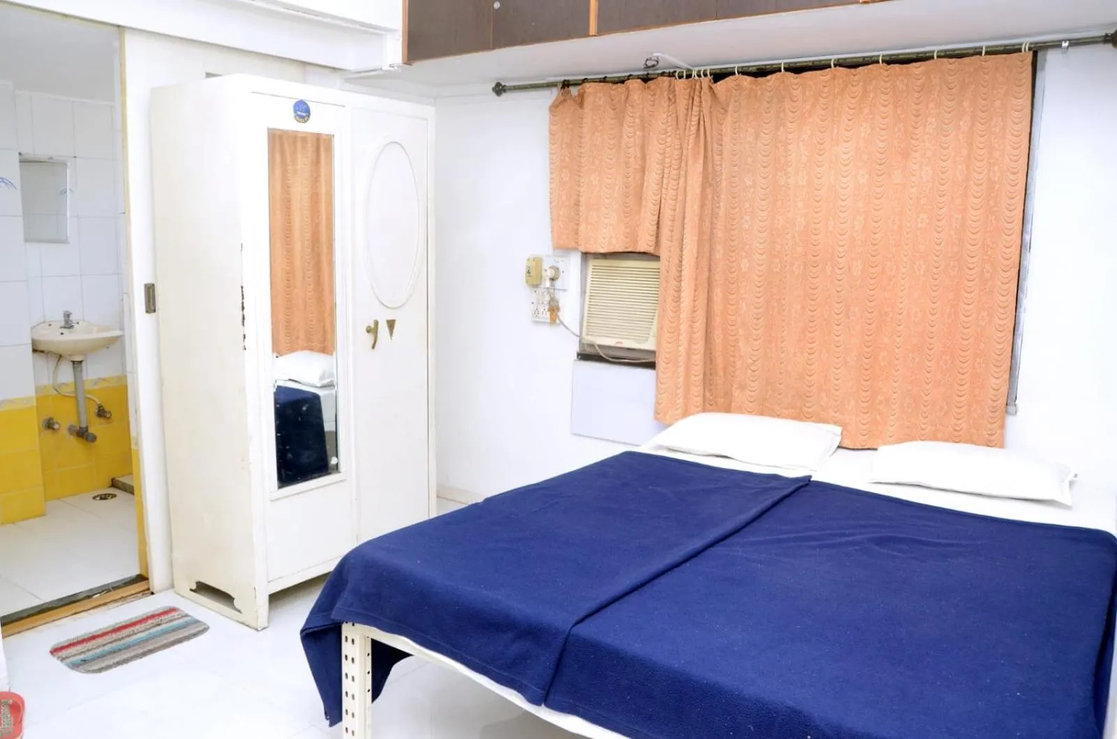 Bed in Hotel Sairam Lodge