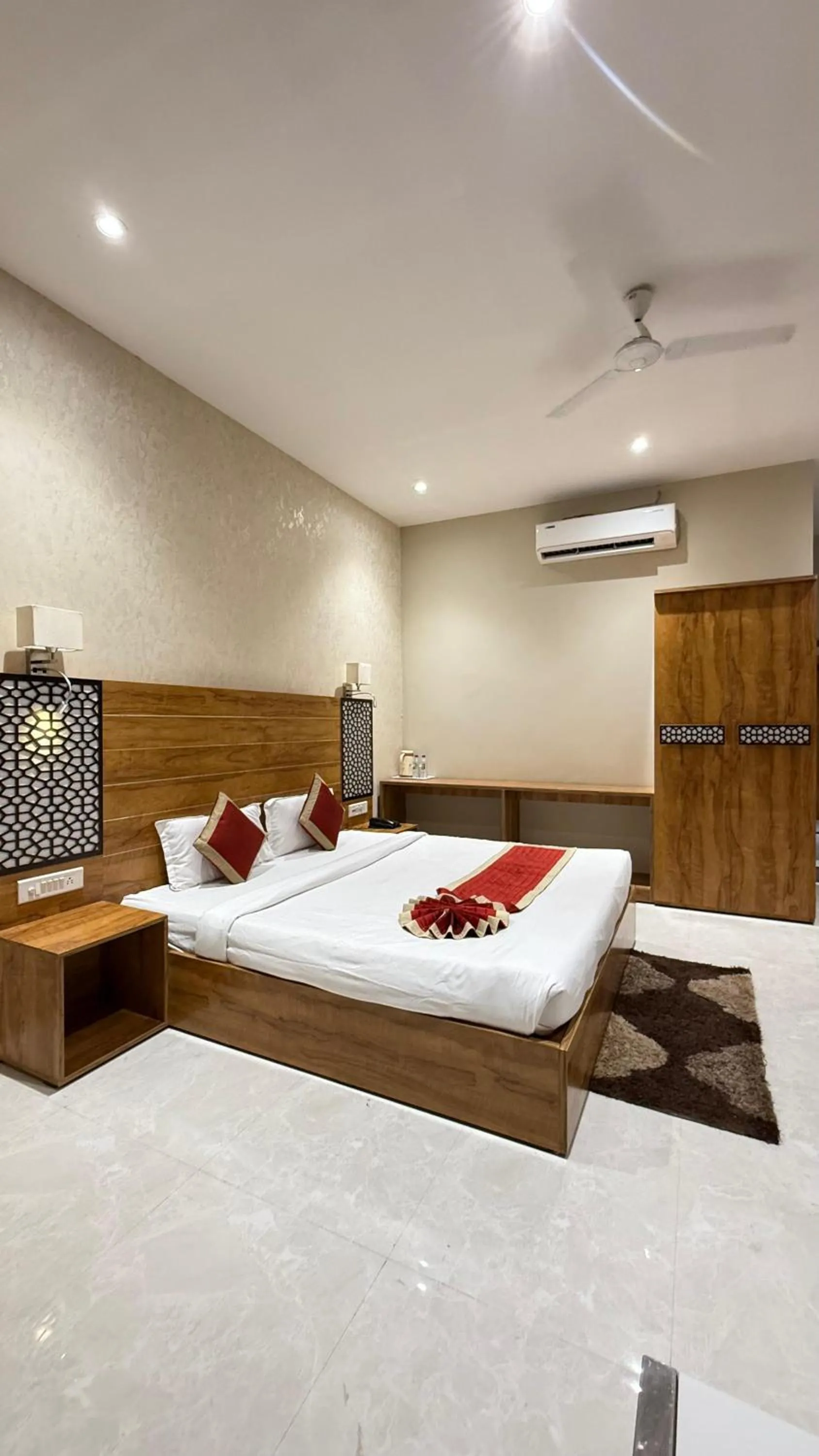 Photo of the whole room, Bed in Hotel Emperor Paradise