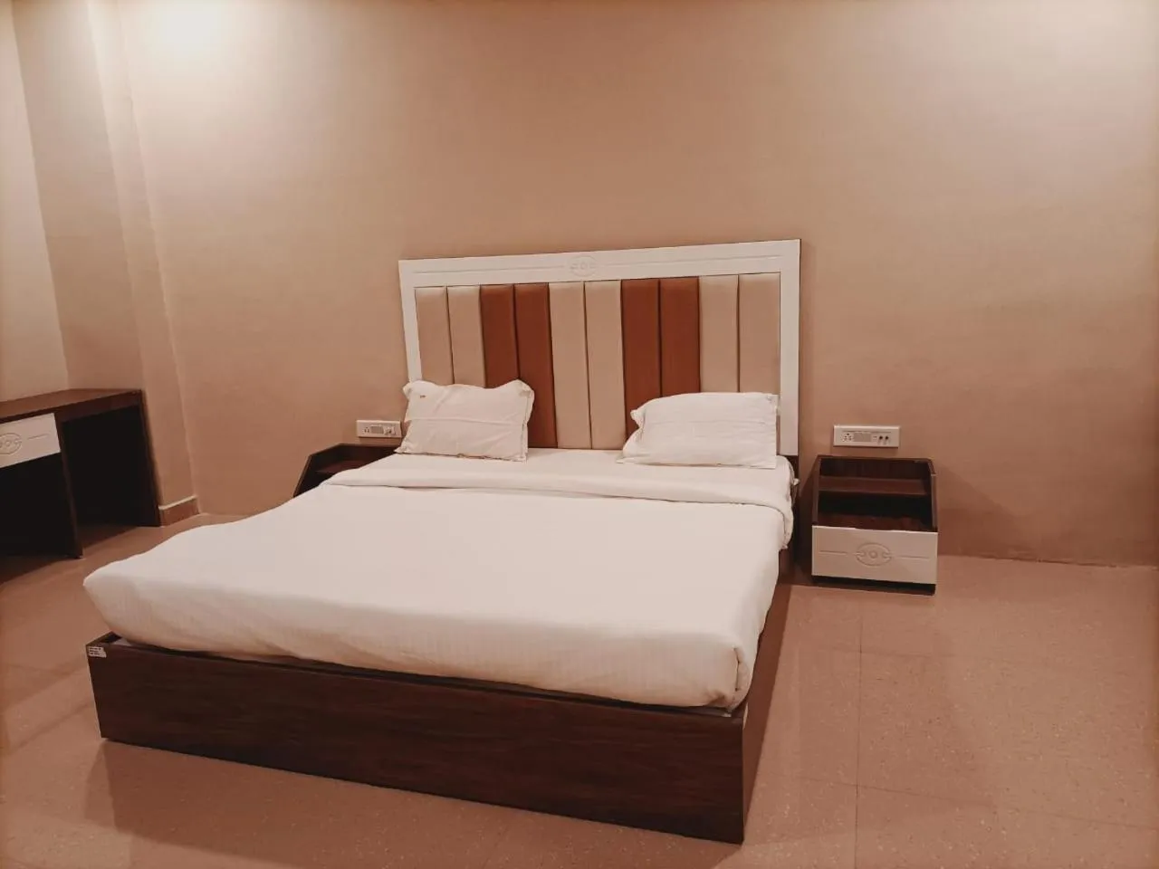 Photo of the whole room, Bed in Hotel Emperor Paradise