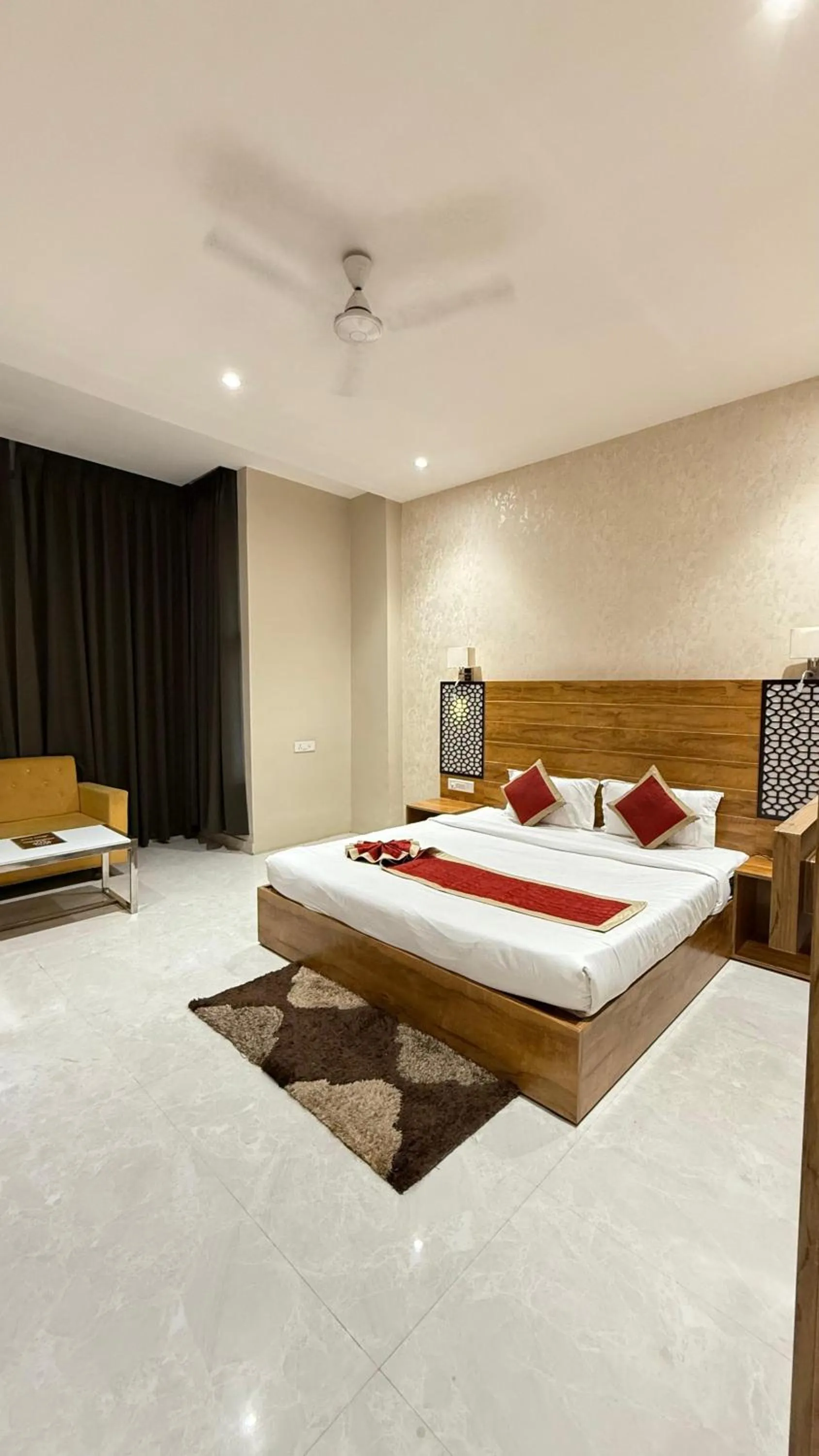 Bedroom, Bed in Hotel Emperor Paradise