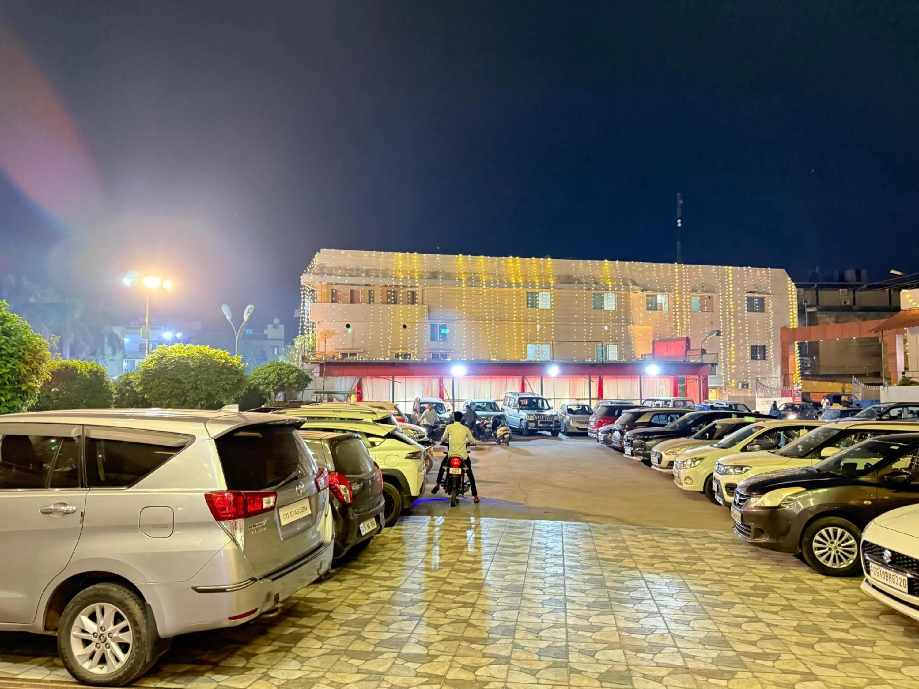 Parking in Hotel Emperor Paradise