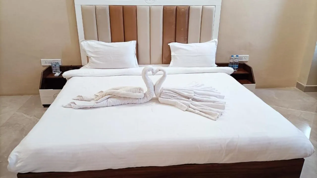 Bedroom, Bed in Hotel Emperor Paradise