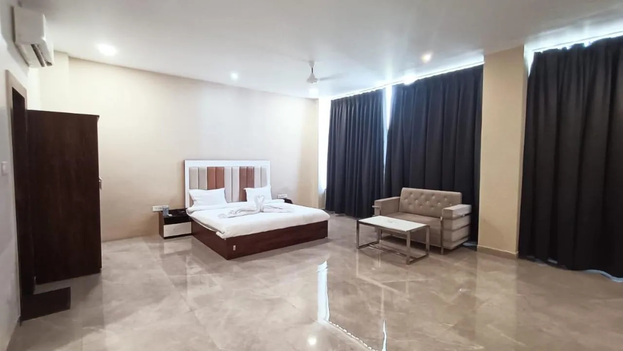 Bedroom, Bed in Hotel Emperor Paradise