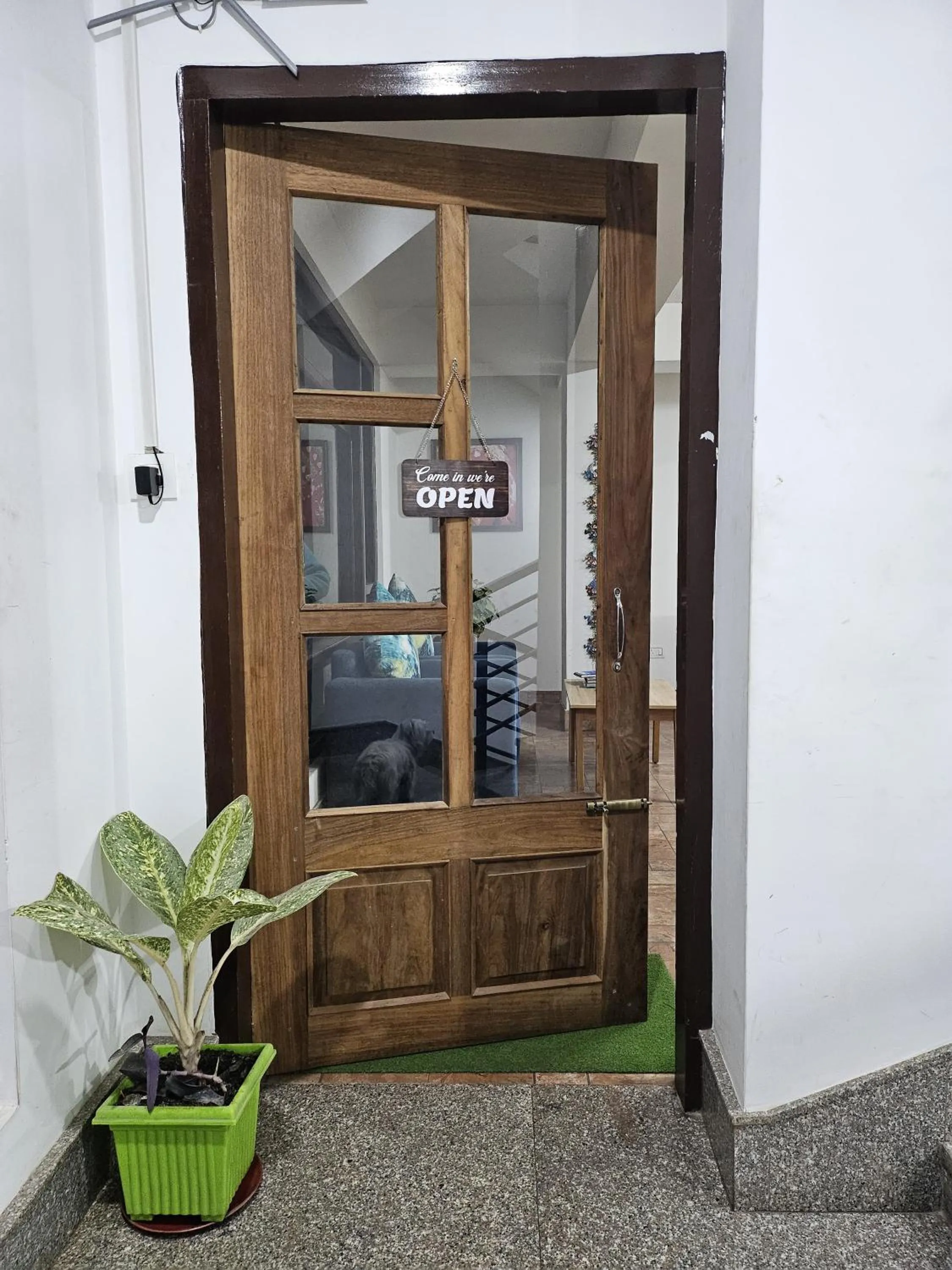 Restaurant/places to eat in Shanol Residency