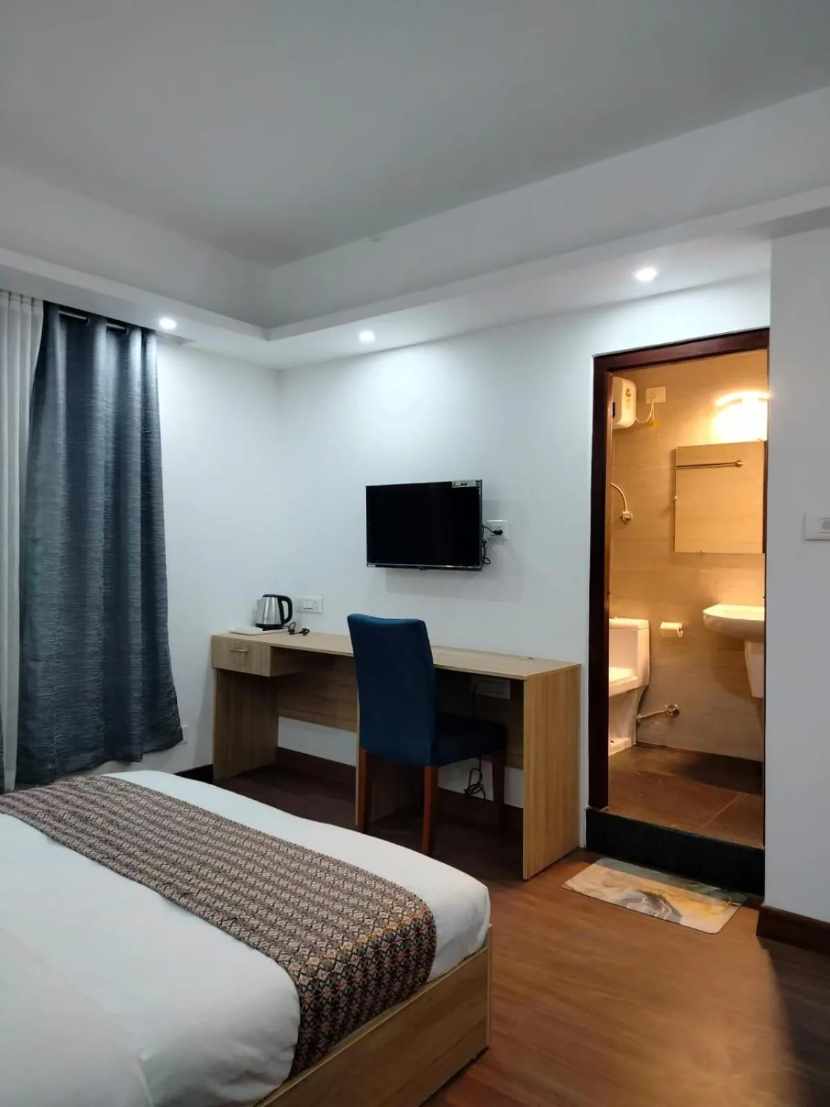 Bed in Shanol Residency