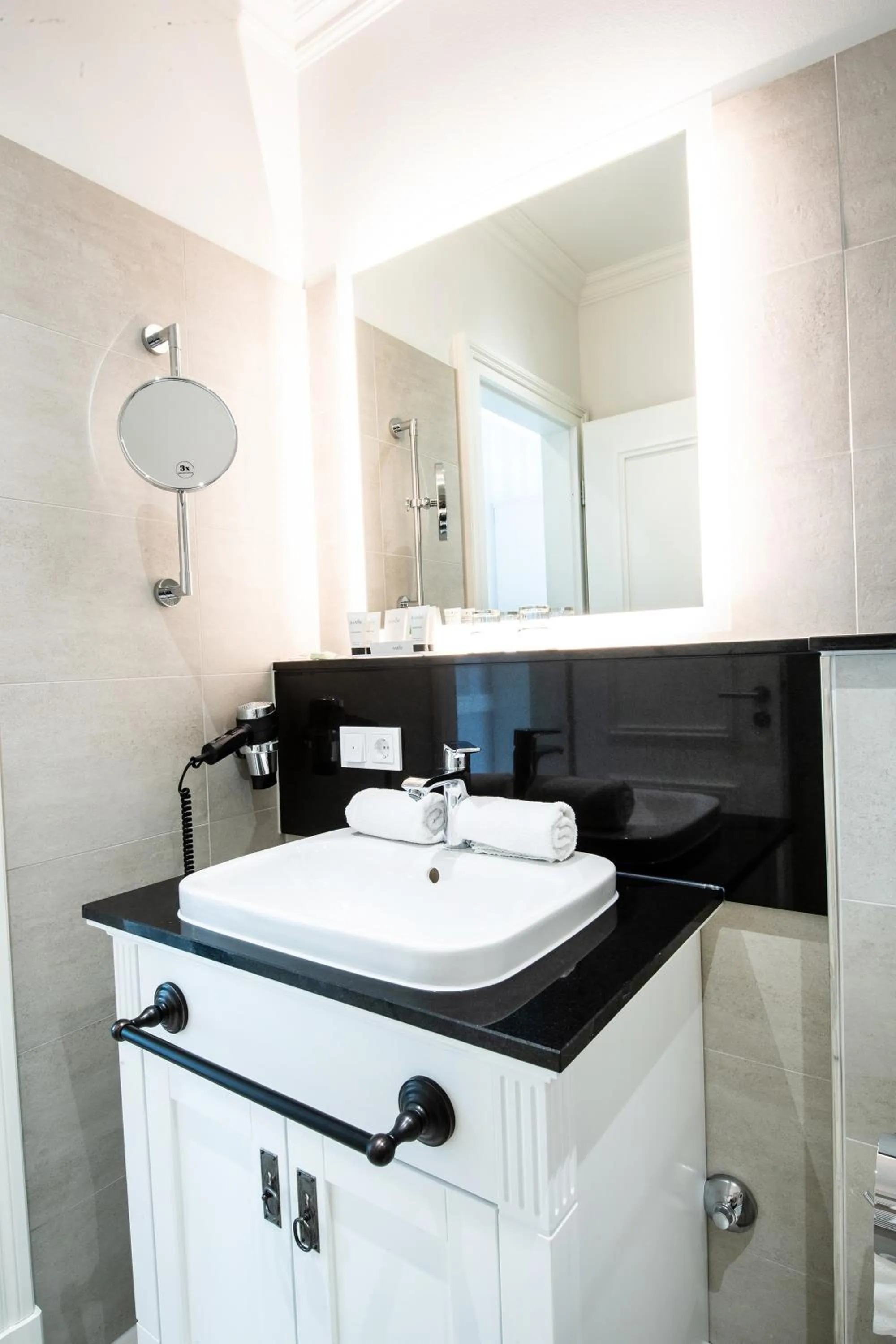 Bathroom in Hotel IV Jahreszeiten Kühlungsborn