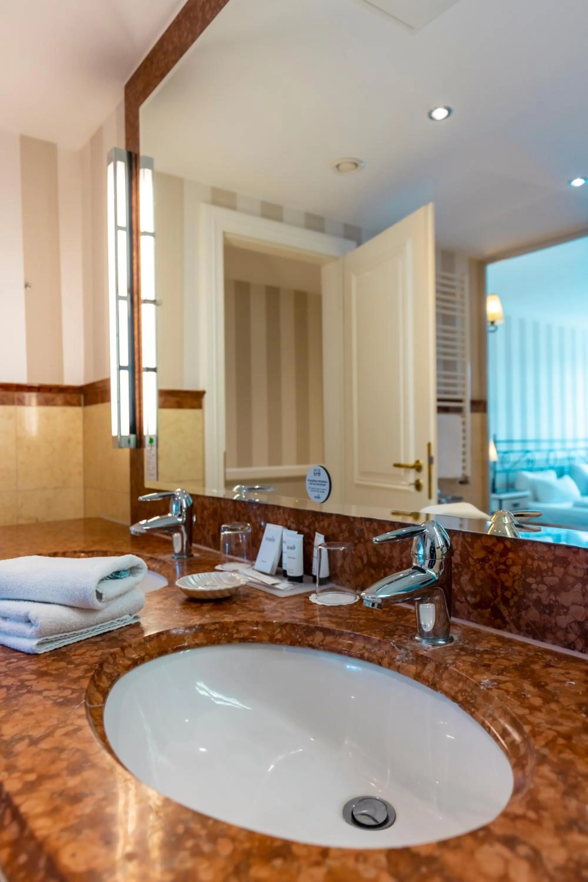 Bathroom in Hotel IV Jahreszeiten Kühlungsborn