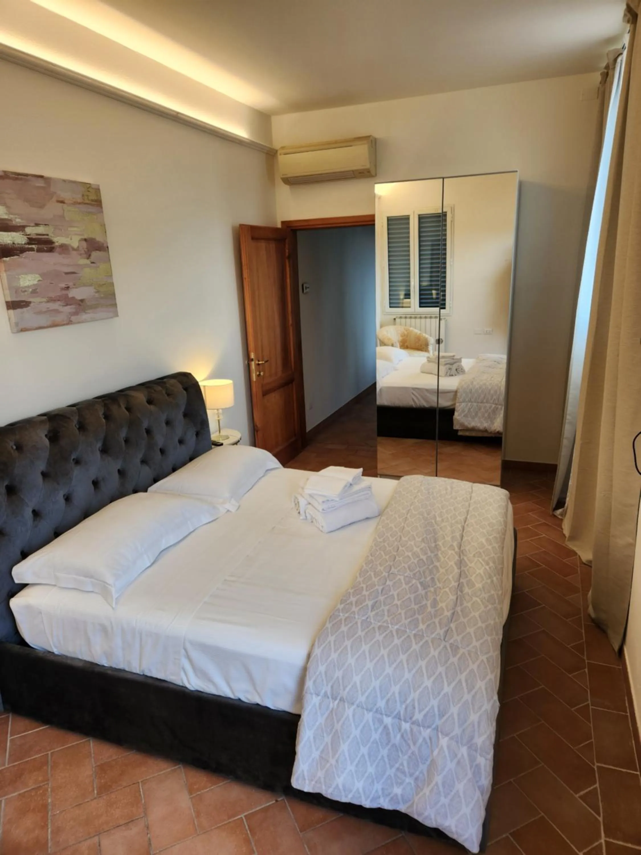 Photo of the whole room, Bed in San Marco View