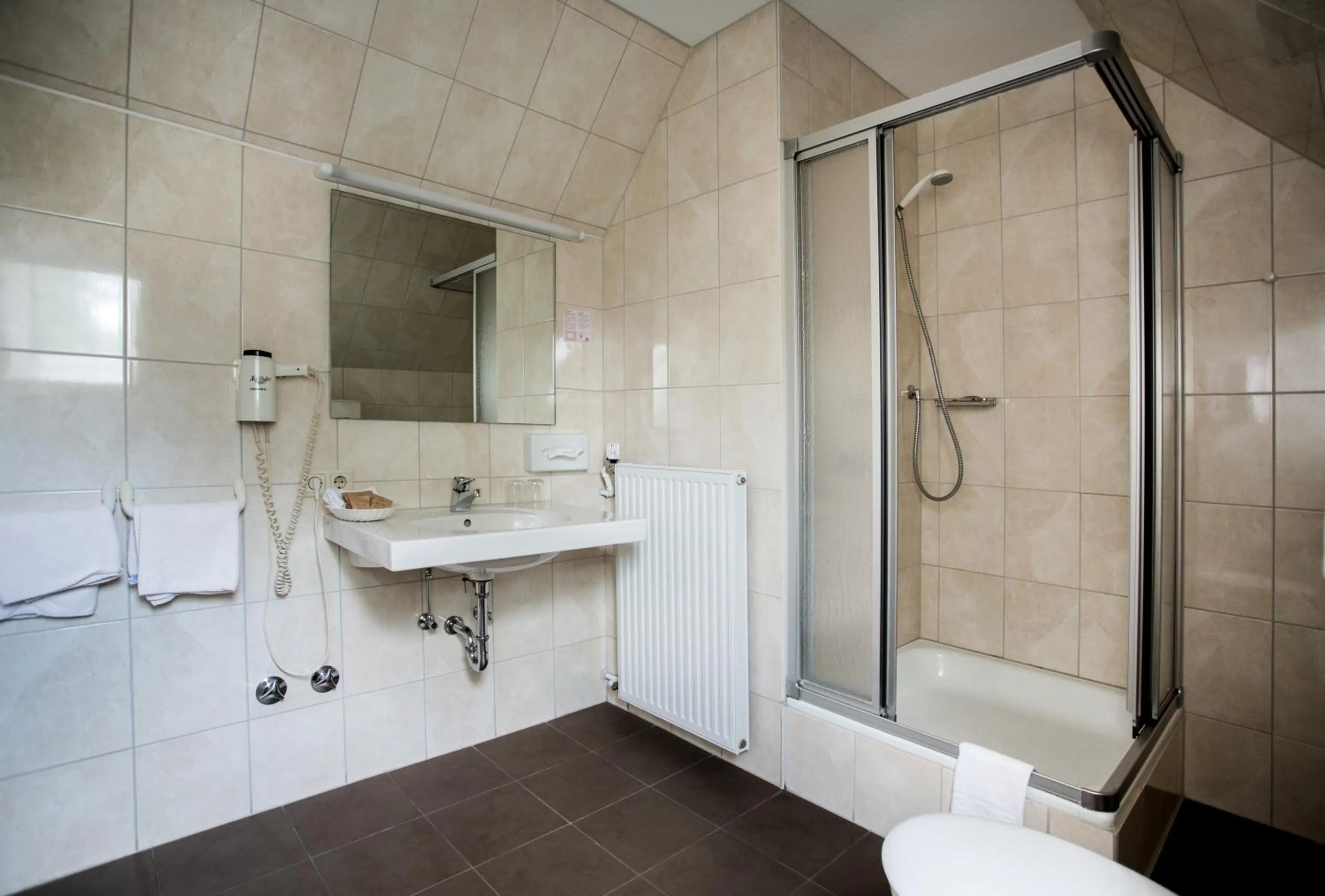 Shower in Parkhotel Lingen by Hackmann