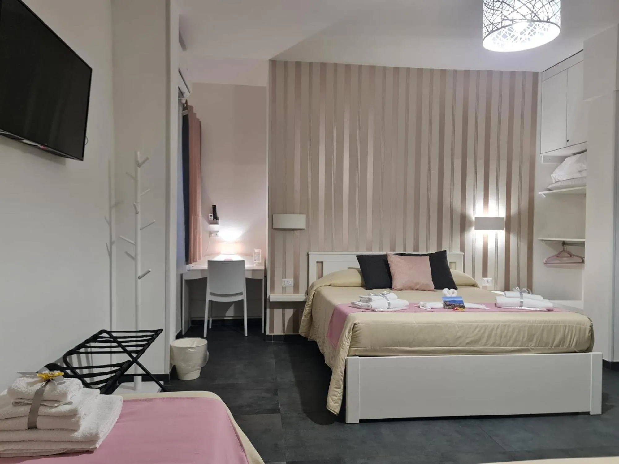 Bedroom, Bed in Gaisa Naples - Bed and Breakfast