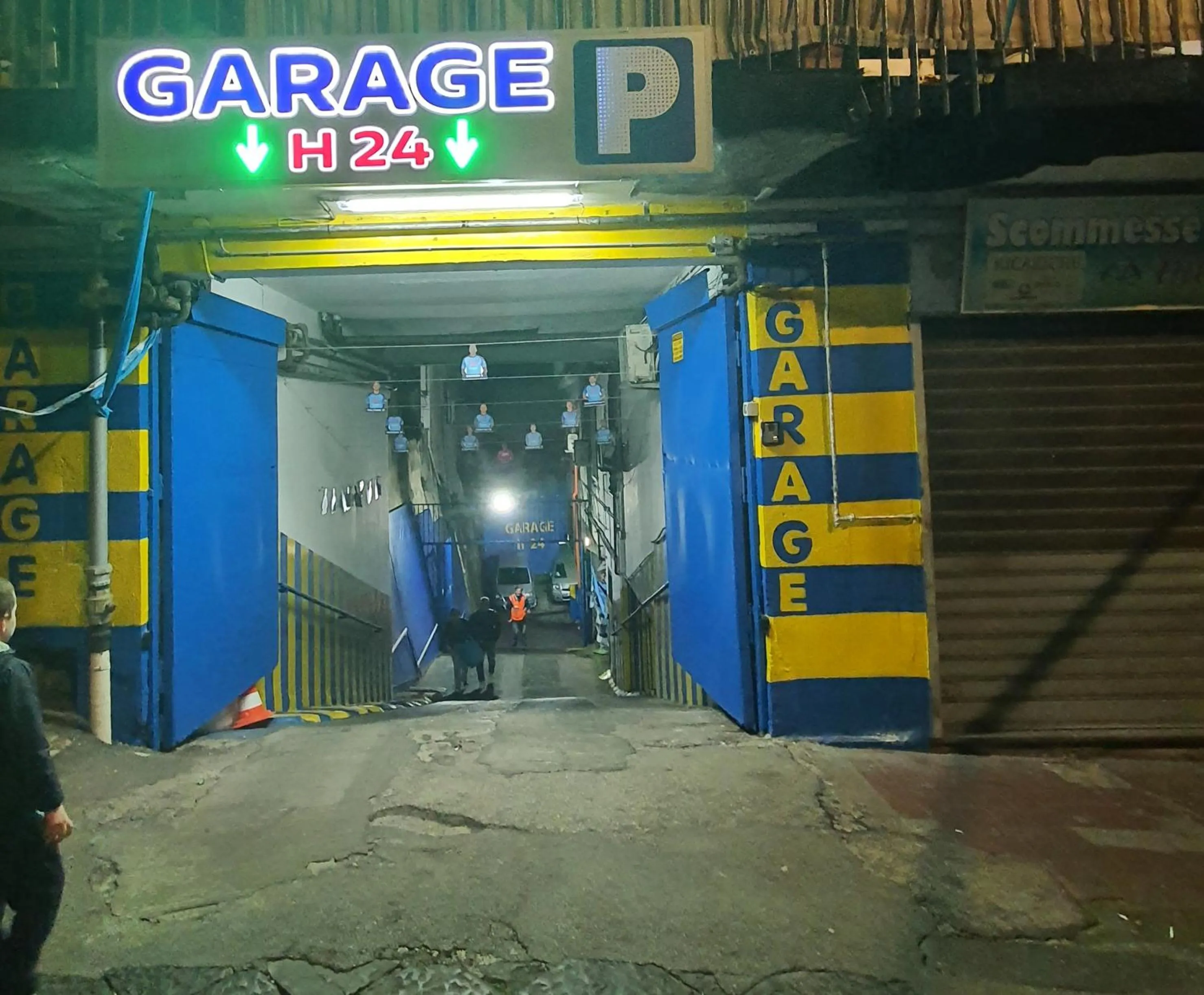 Parking in Gaisa Naples - Bed and Breakfast