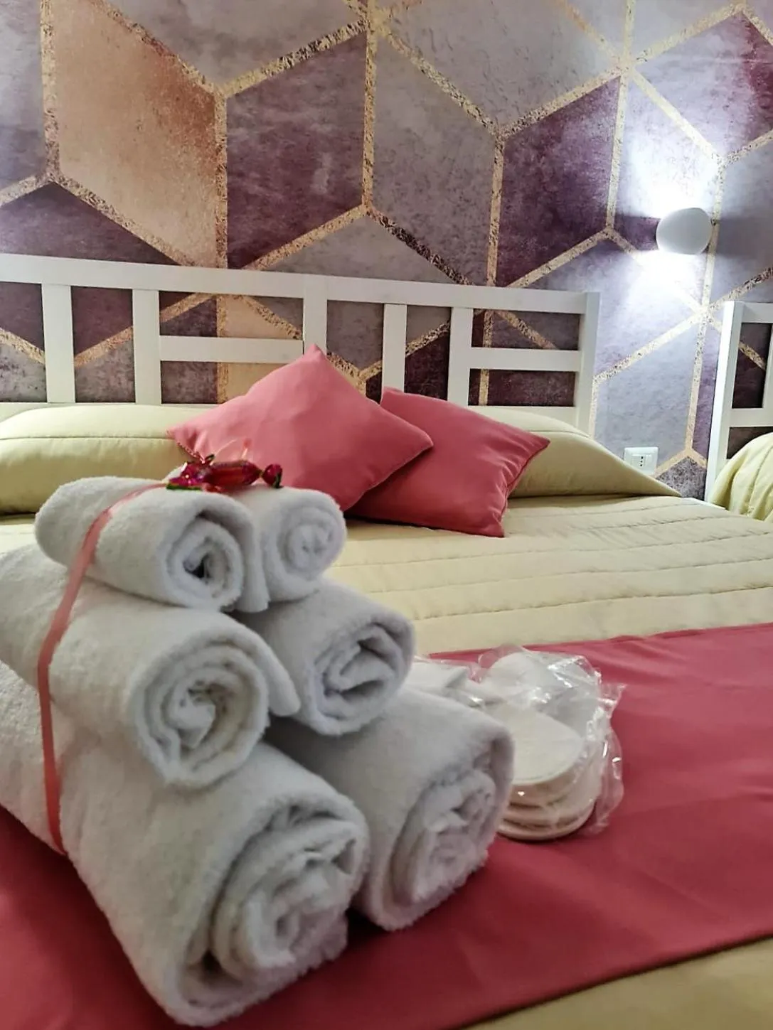 towels, Bed in Gaisa Naples - Bed and Breakfast