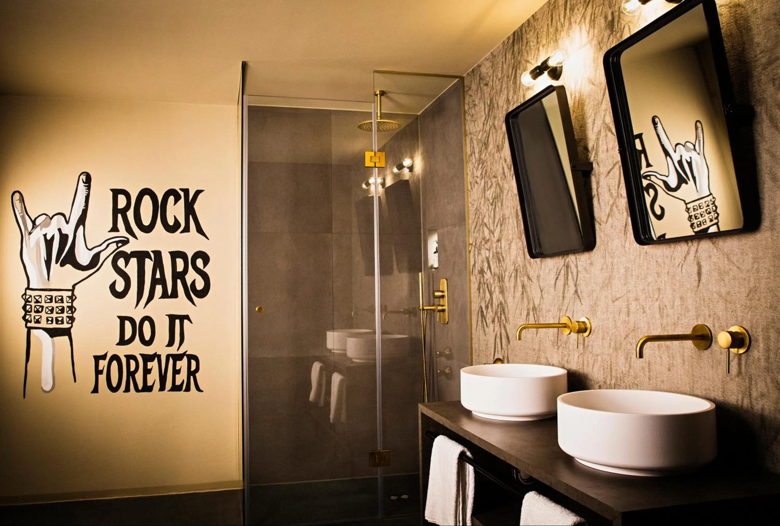 Bathroom in JAMS Music Hotel Munich