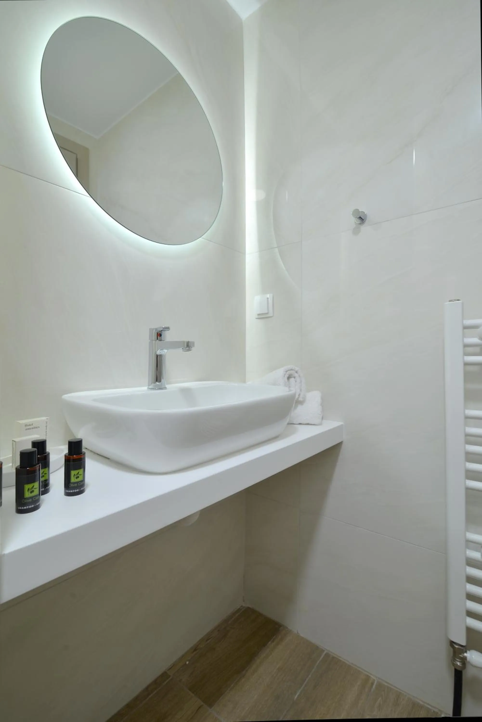 Bathroom in Niel Holiday Apartments, Panel Hospitality Homes & Villas