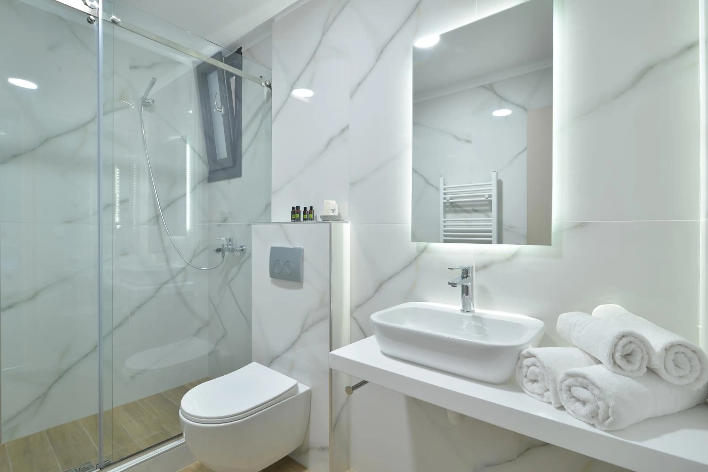 Bathroom in Niel Holiday Apartments, Panel Hospitality Homes & Villas