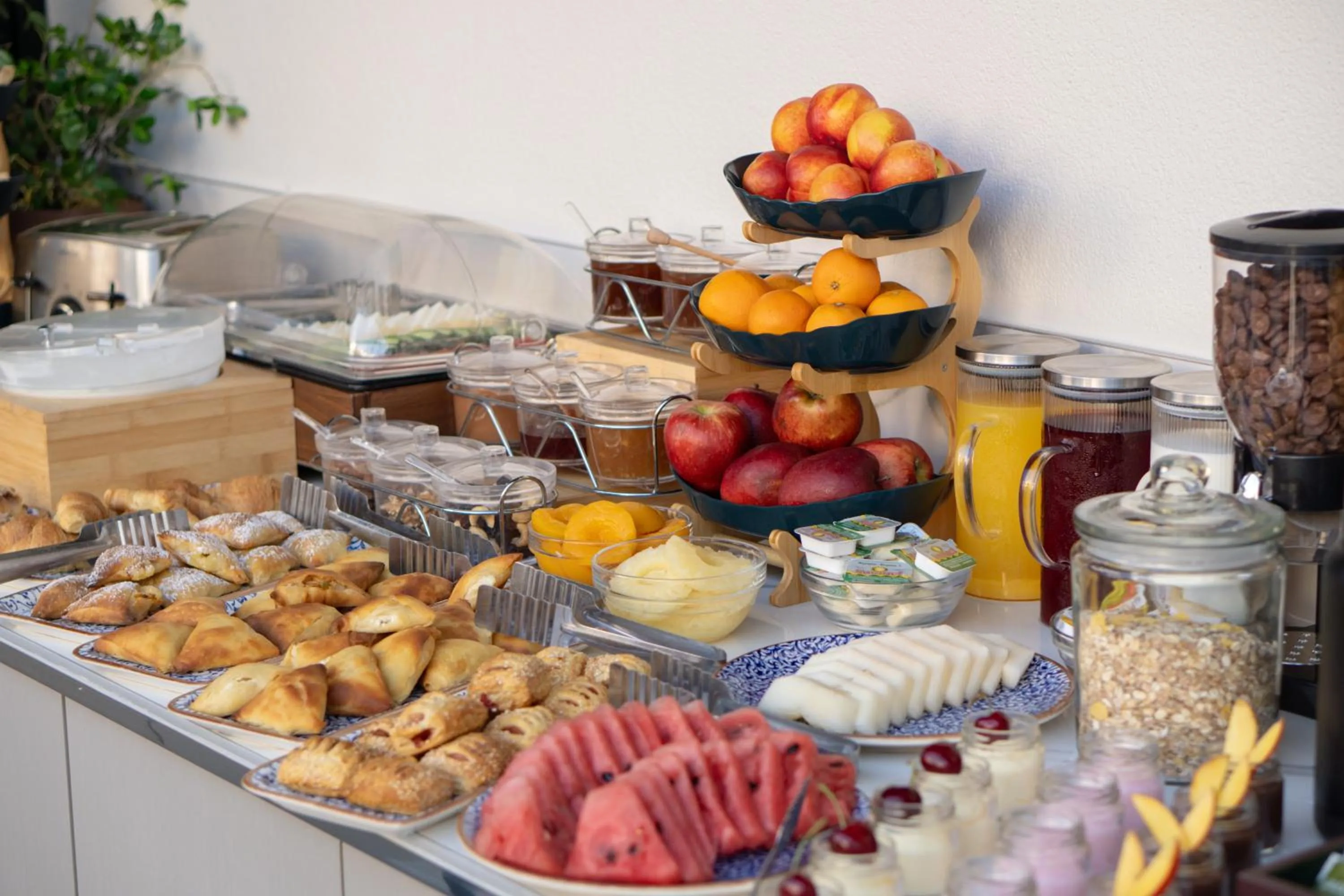 Breakfast in Costa De Luxe Suites