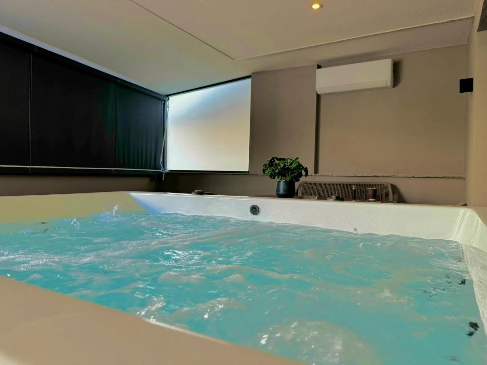 Hot Tub in Costa De Luxe Suites