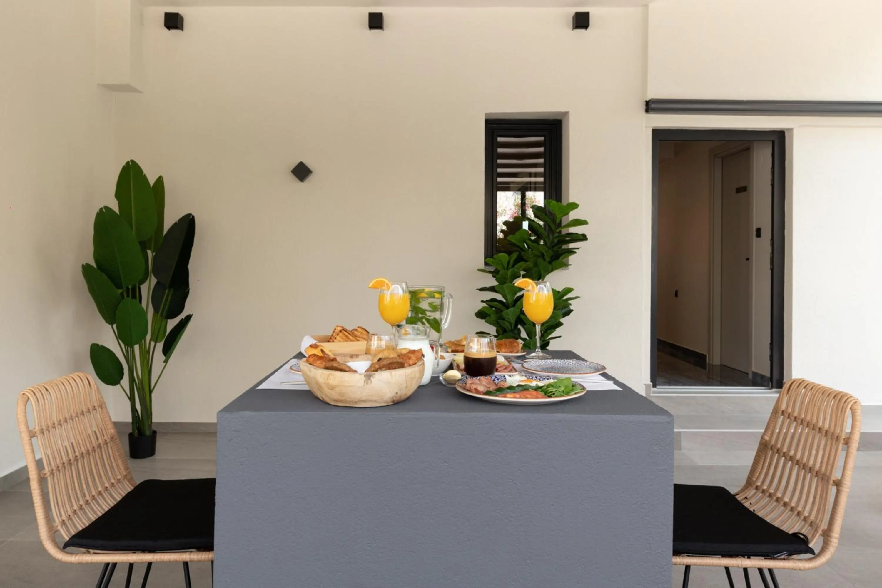 Breakfast in Costa De Luxe Suites