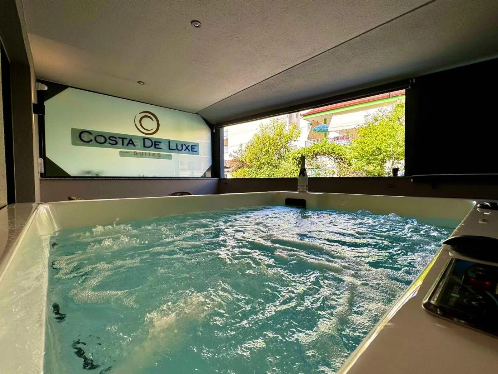 Hot Tub in Costa De Luxe Suites