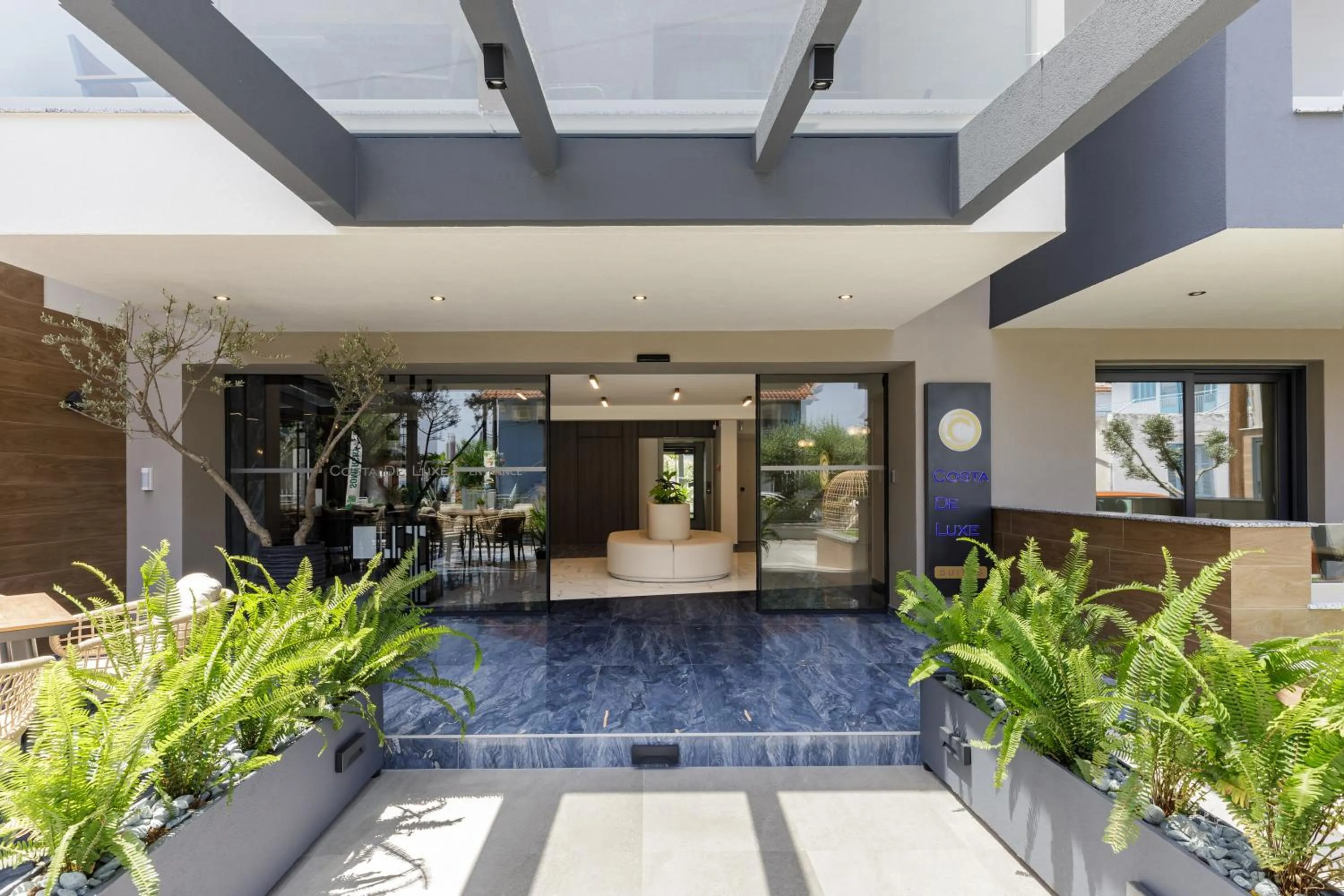 Facade/entrance in Costa De Luxe Suites