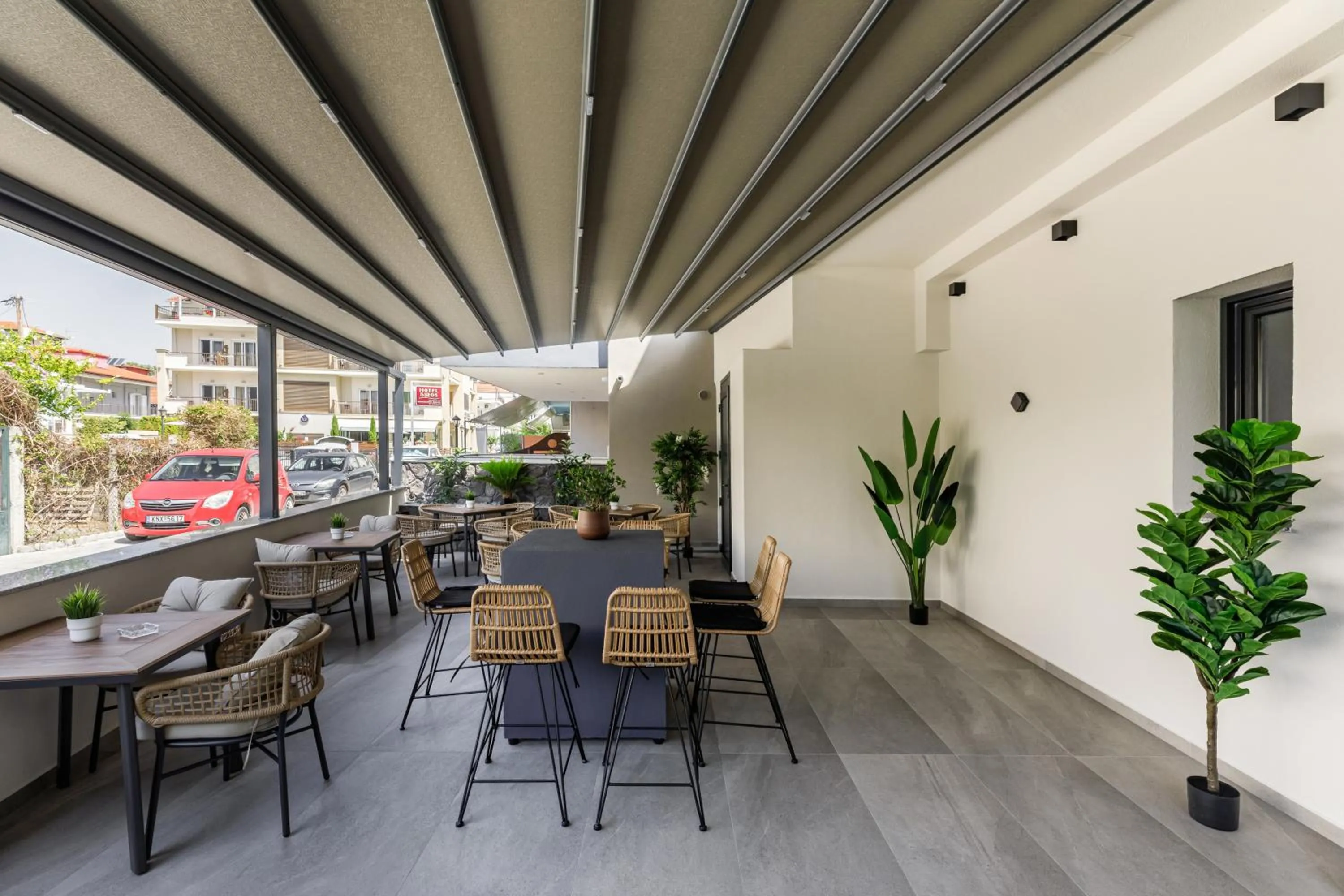 Restaurant/places to eat in Costa De Luxe Suites