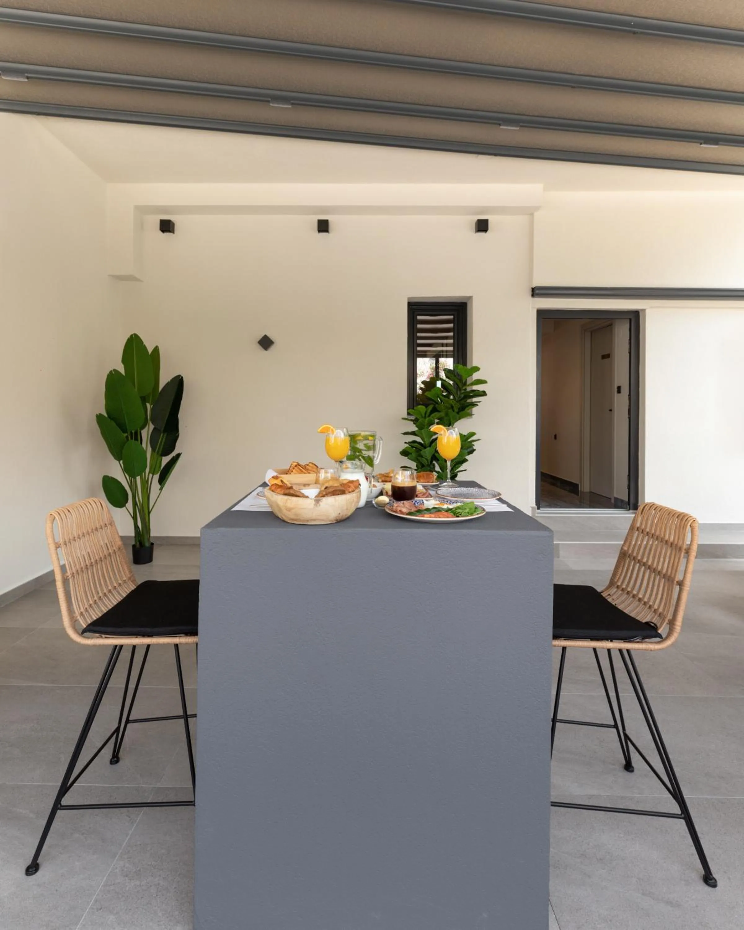 Breakfast in Costa De Luxe Suites