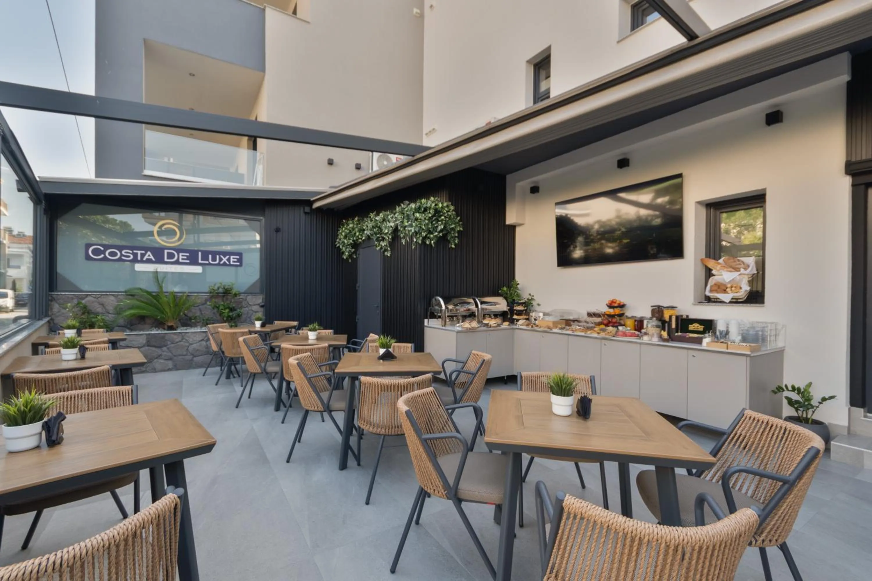 Breakfast in Costa De Luxe Suites