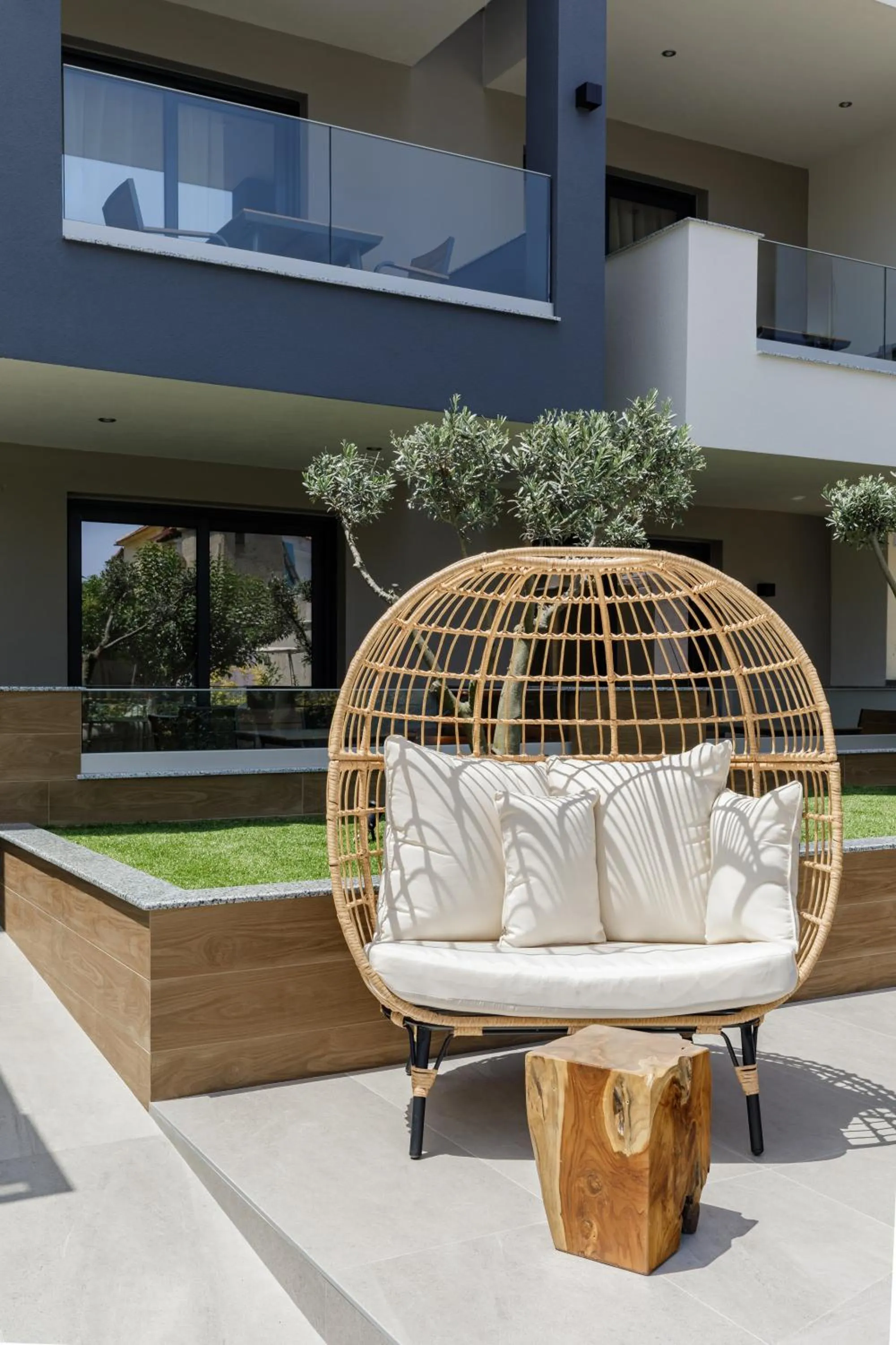 hair dresser in Costa De Luxe Suites