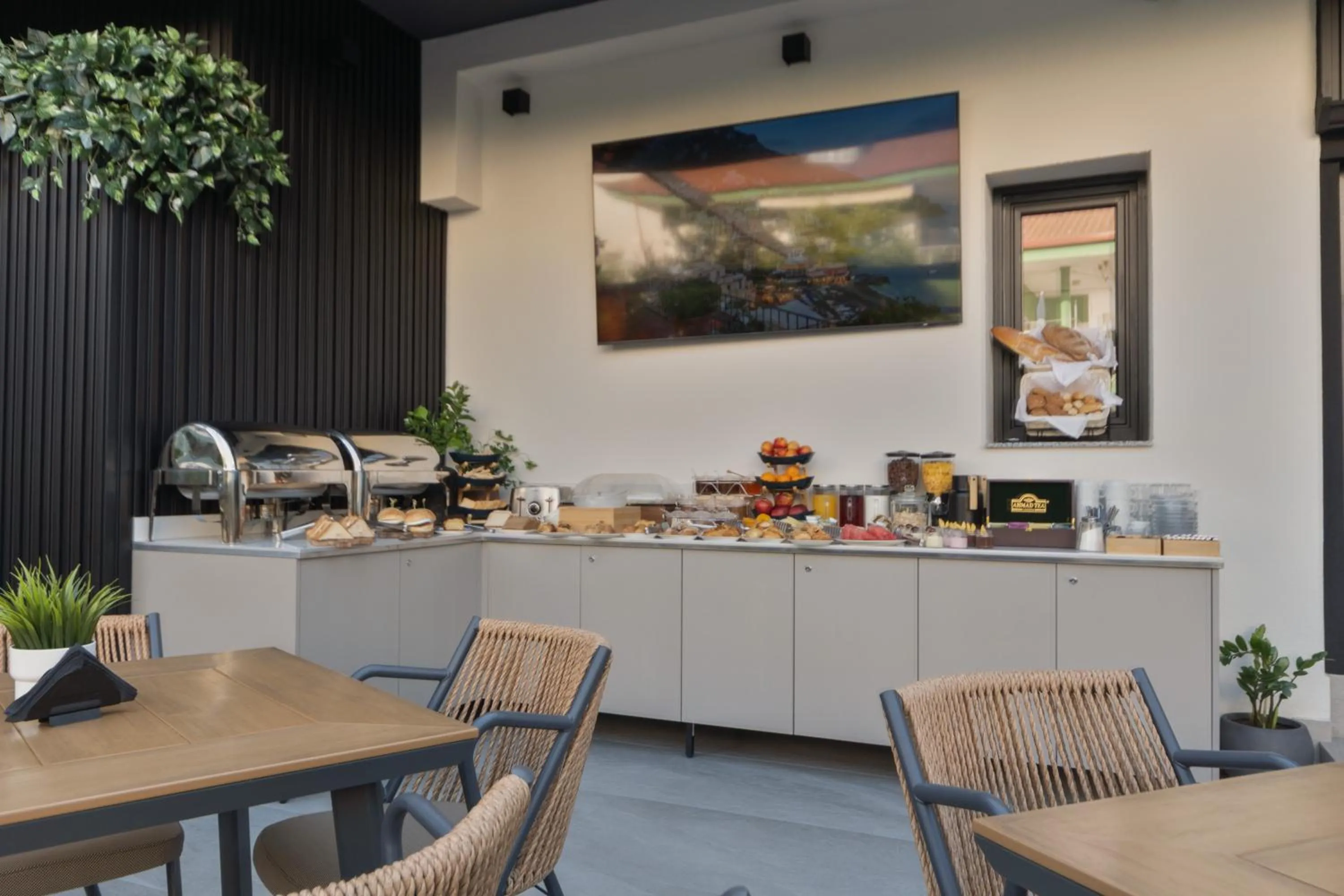 Breakfast in Costa De Luxe Suites