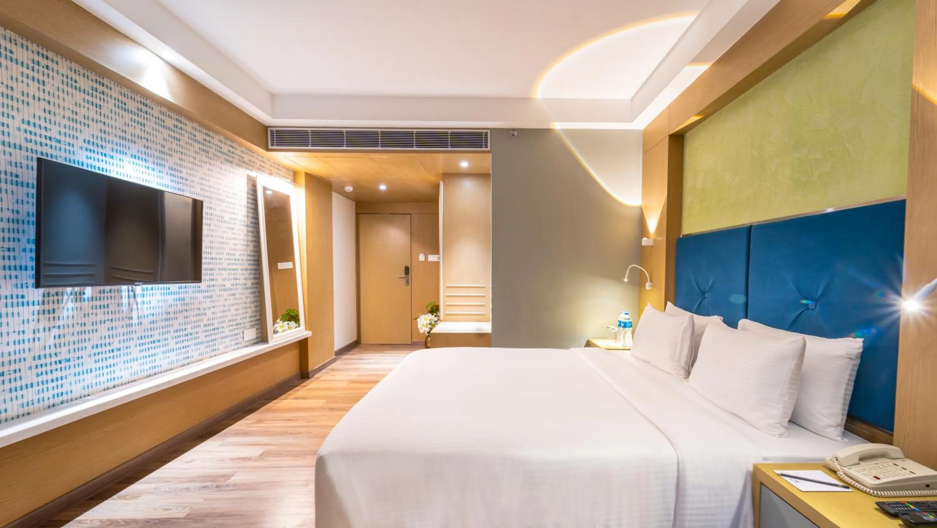 Communal lounge/ TV room, Bed in Effotel By Sayaji Bhopal